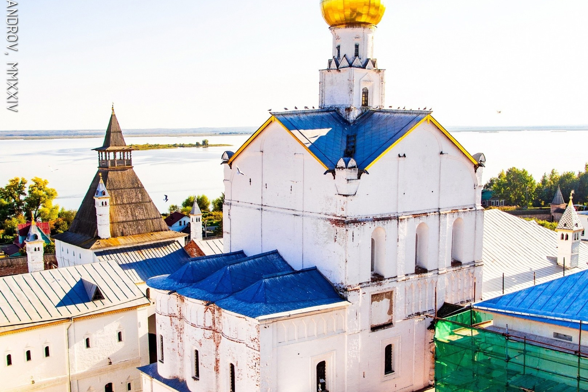 Ростов, кремль. Храм Спаса на Сенях