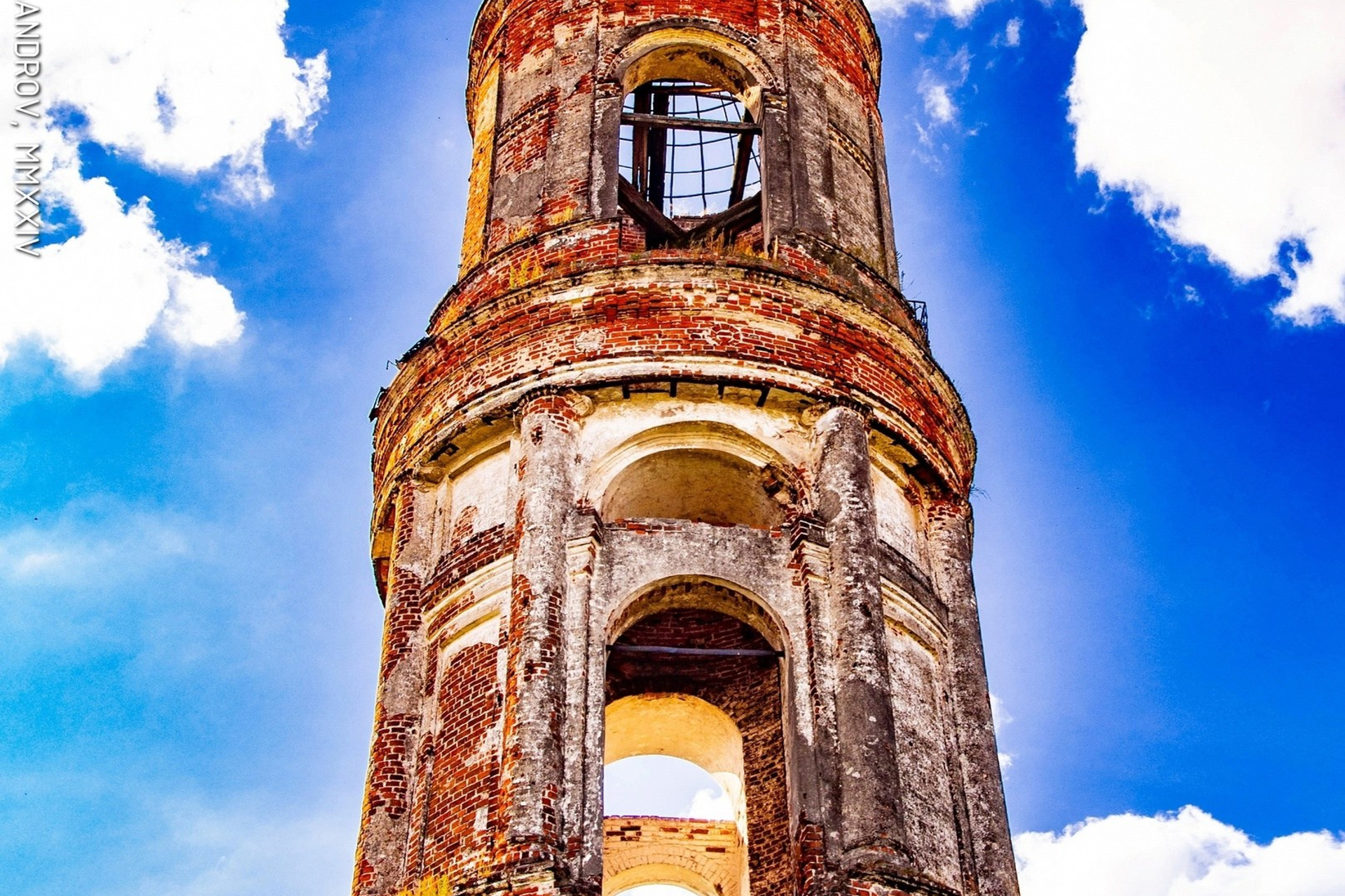 Угодичи. Колокольня храма Богоявления Господня