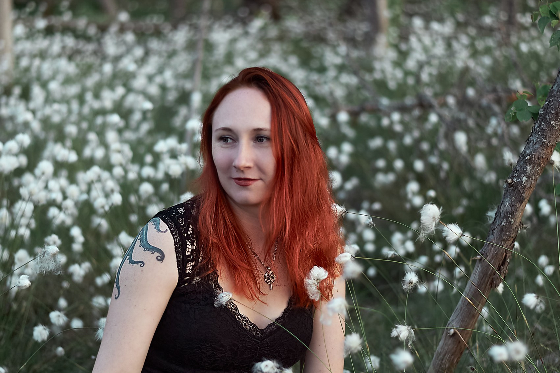 Аня. Болото и цветы