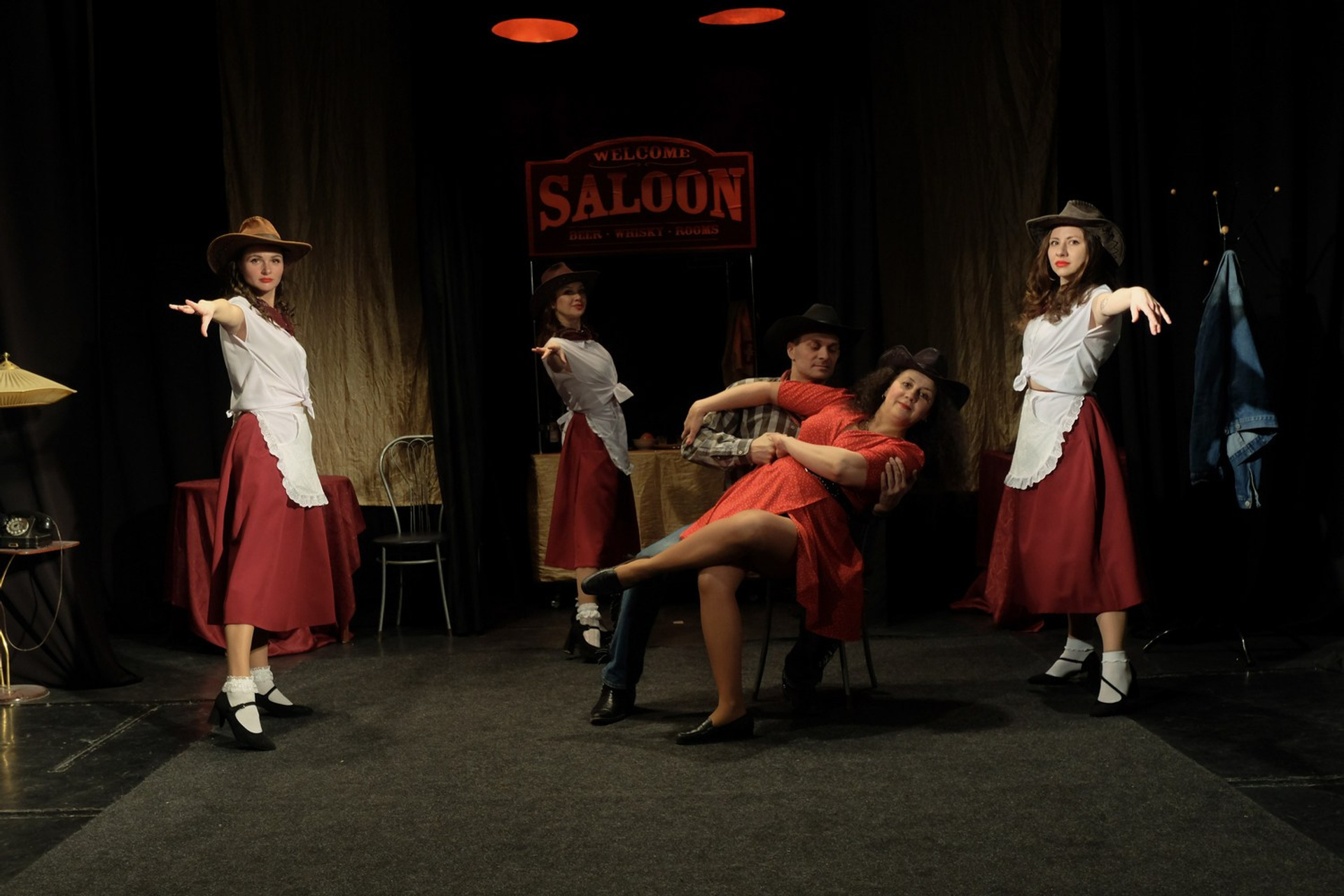 «Бешеный койот» спектакль. Дом Шрёдера