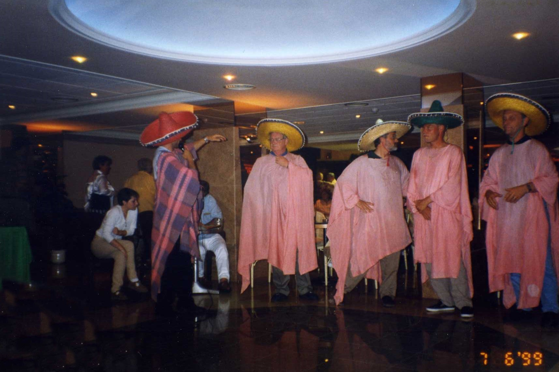 Фотоальбомы. Улица, люди, жизнь…