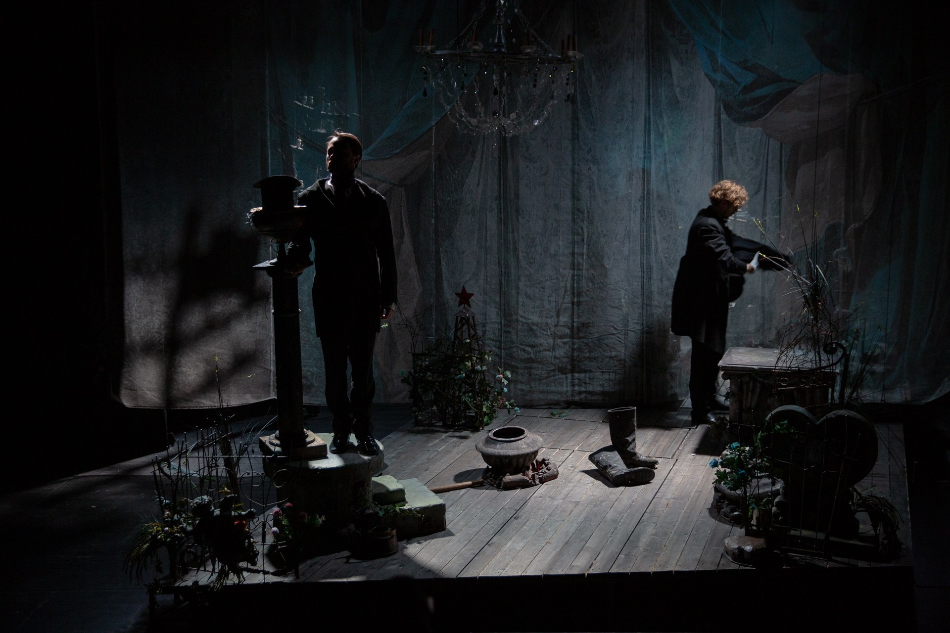 Декорации для спектакля «Какая грусть, конец аллеи» | Александринский театр. История занавеса. Превращаем идею в технологию