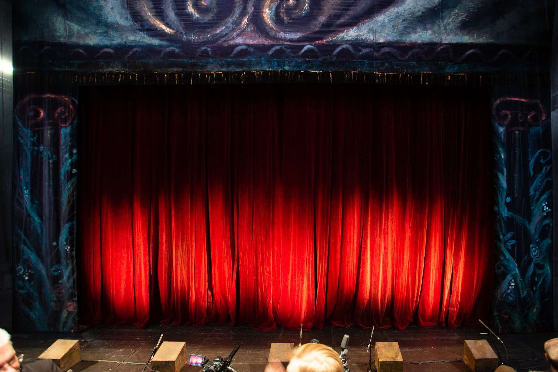 Пошив театральных занавесов и мягких декораций на заказ | Кулисы, падуги, задники. История занавеса. Превращаем идею в технологию