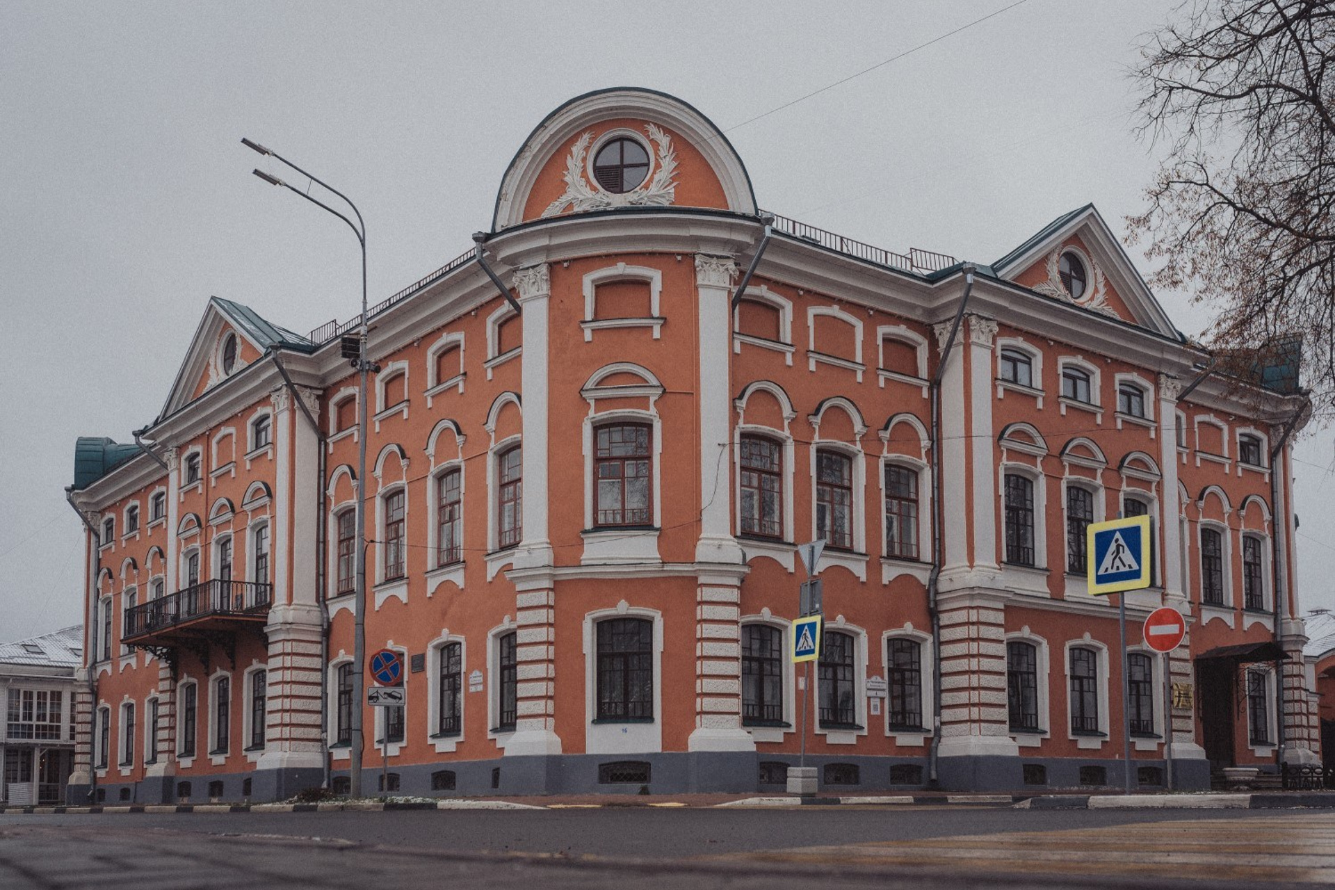 площадь Челюскинцев