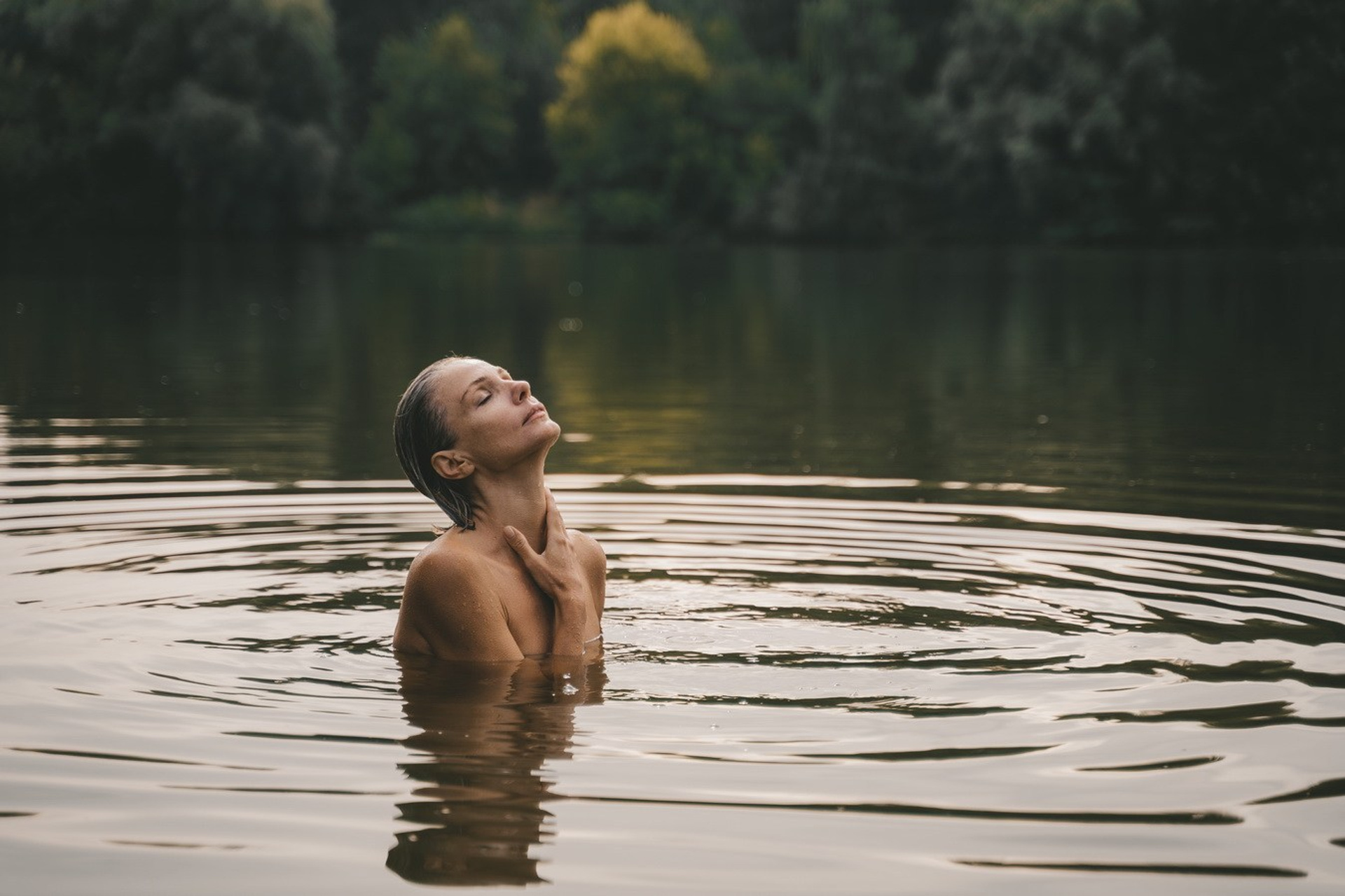 Катя на природе