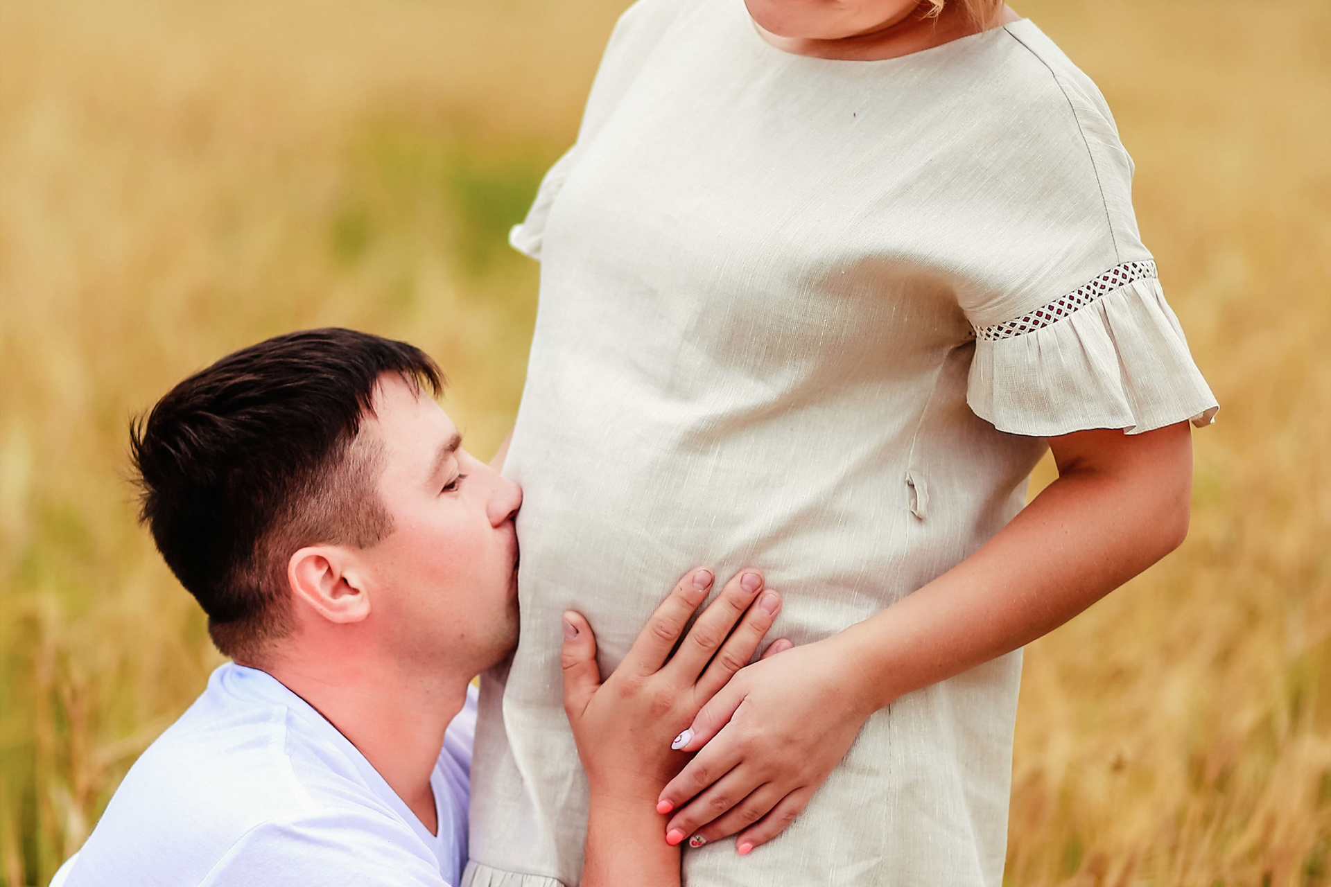 В подсолнухах и в поле пшеницы. В ожидании.