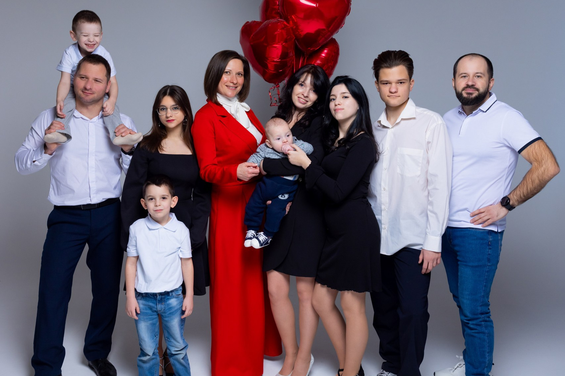 Большая семейная фотосессия в студии