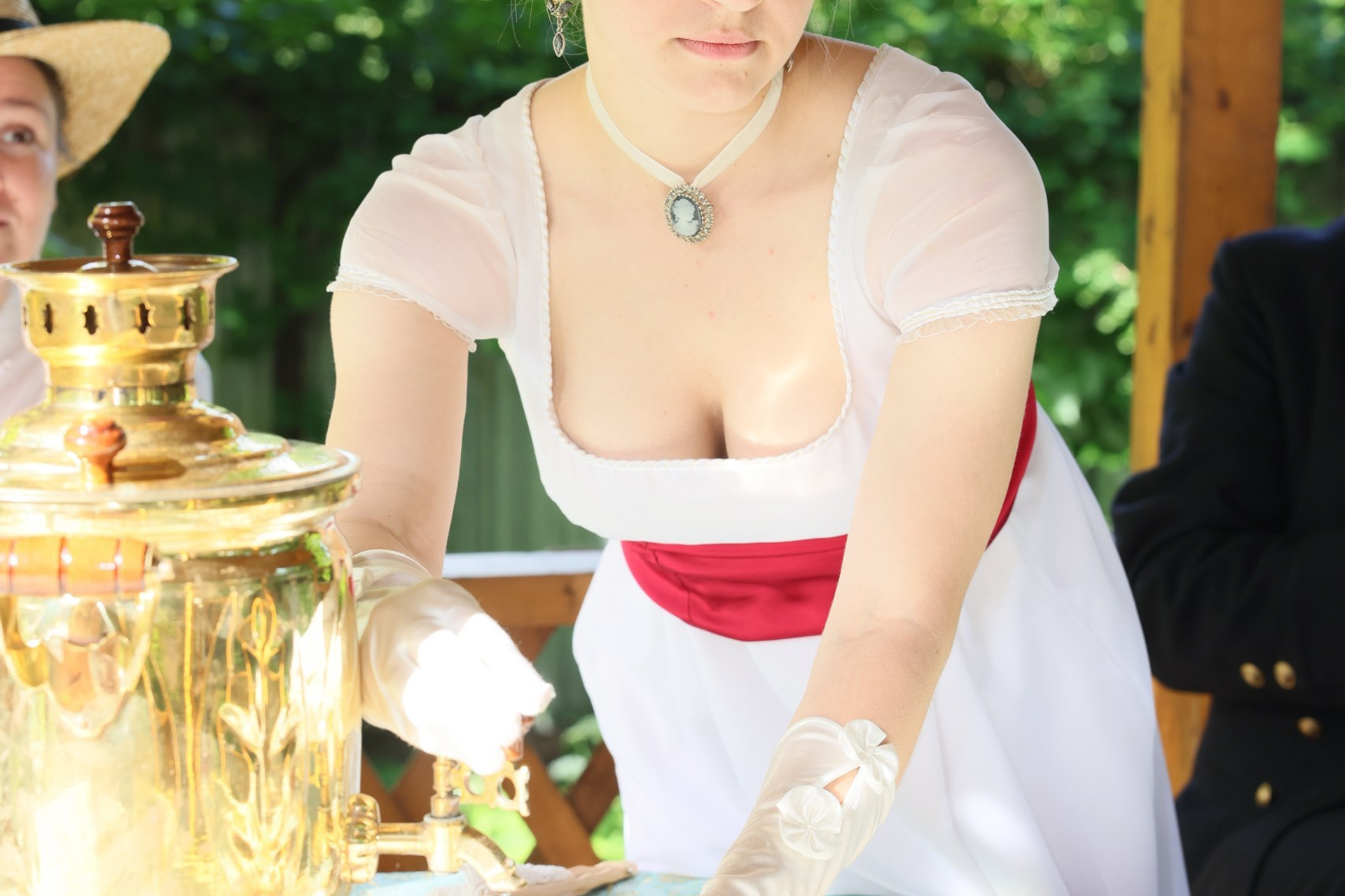 Усадьба Вересаева. Гости в саду.