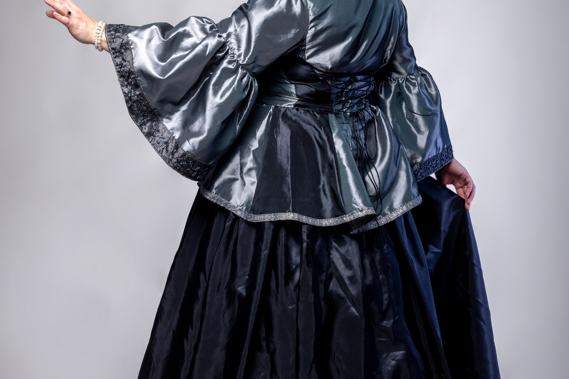 Разные образы на сером фоне (3 источника света, часть с дым машиной)