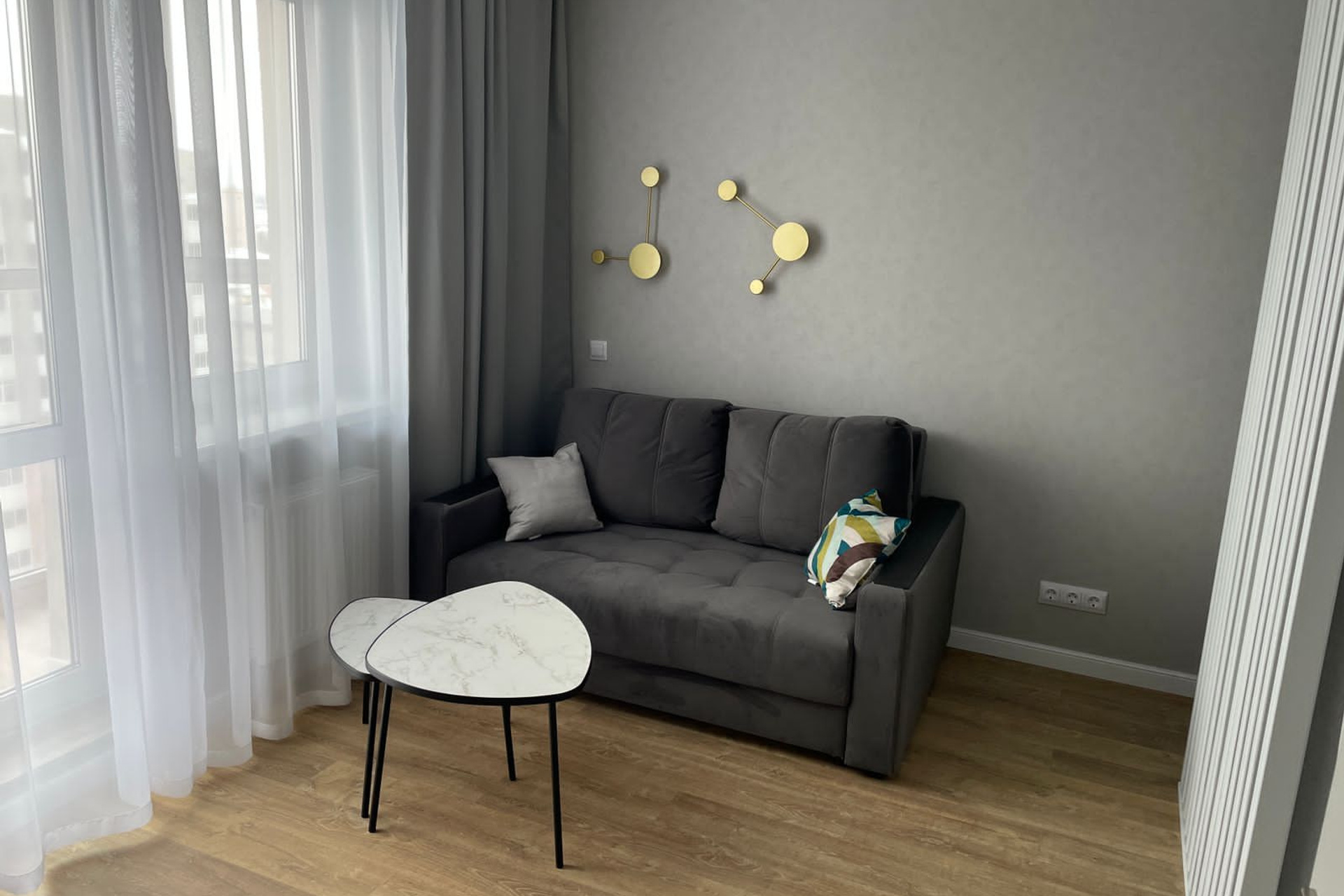 Нескучный серый интерьер