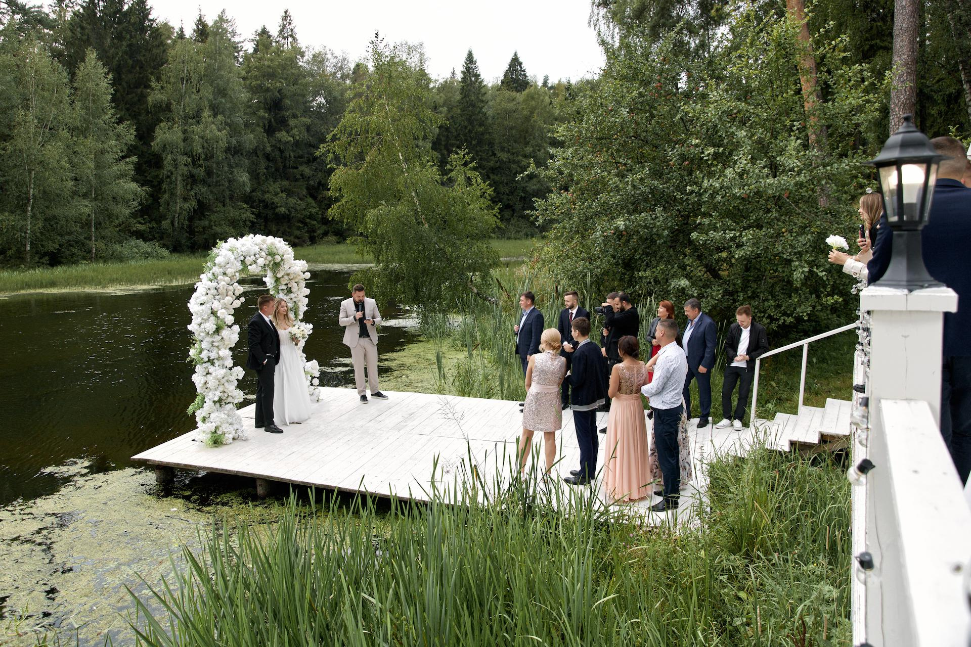 Свадьба на реке