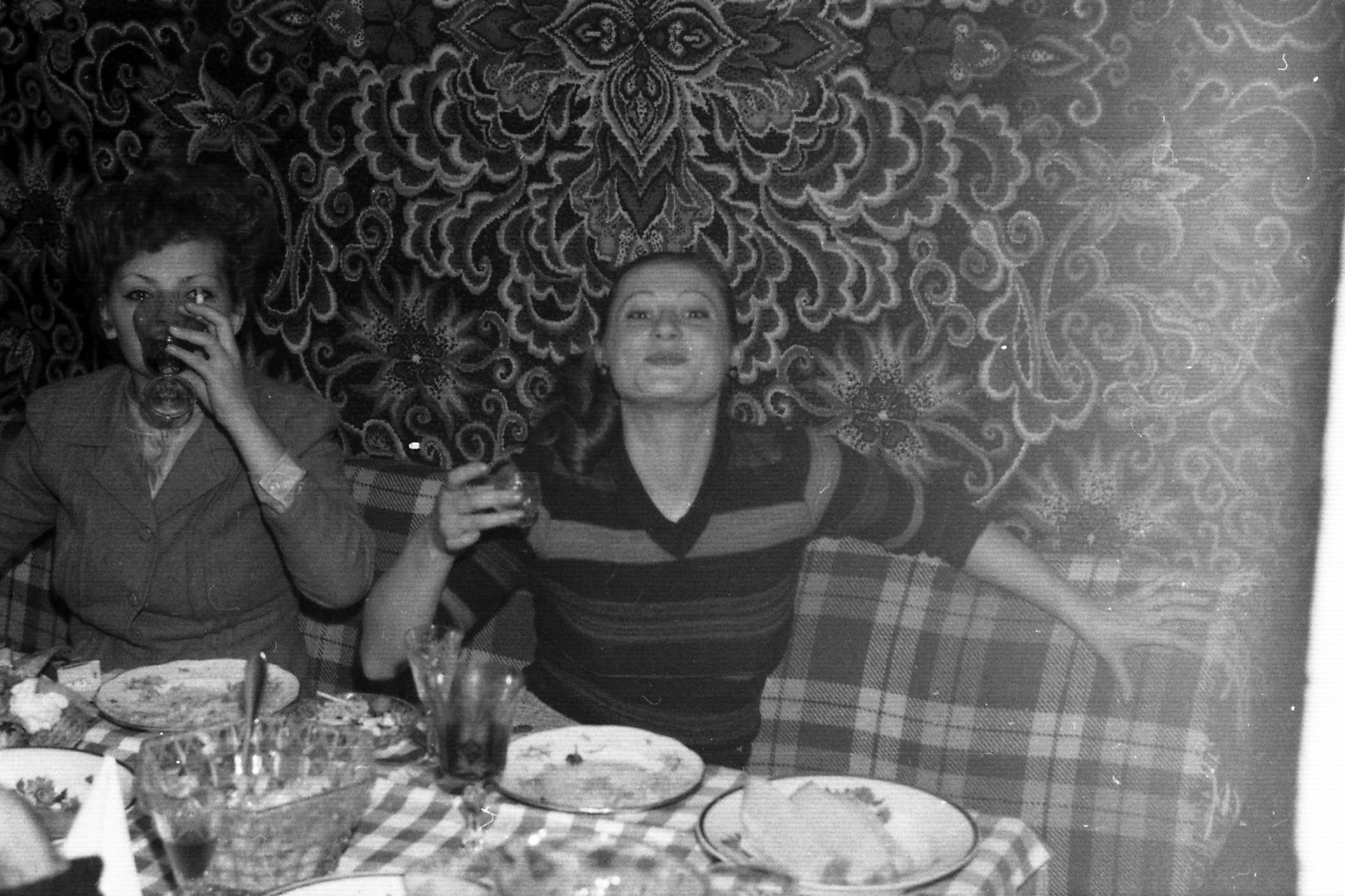 43 — Рождение и застолье