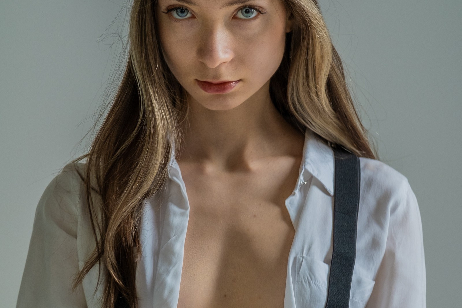 #05 female studio portrait