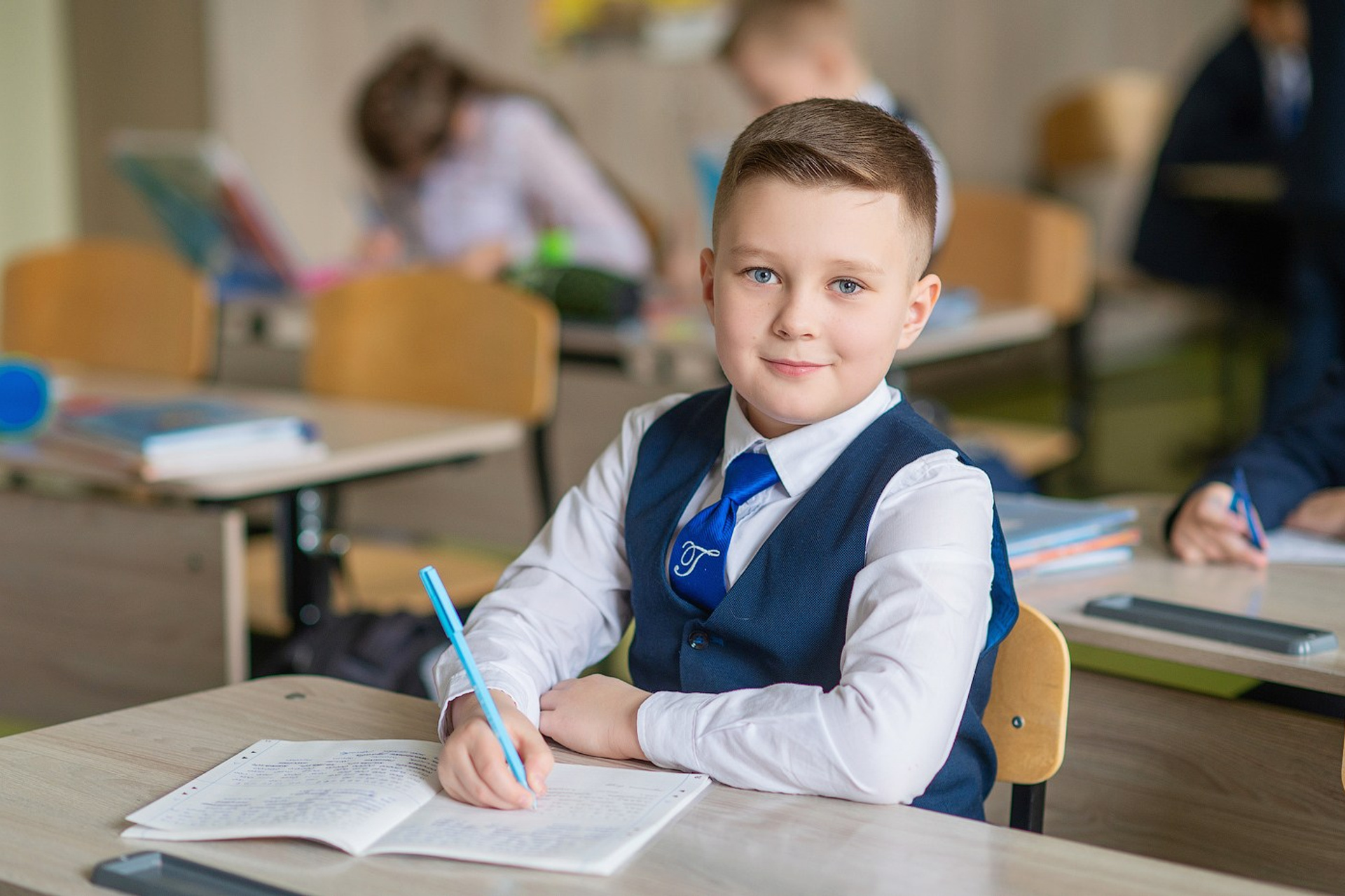Портрет ученика начальной школы для выпускного альбома 4 класса