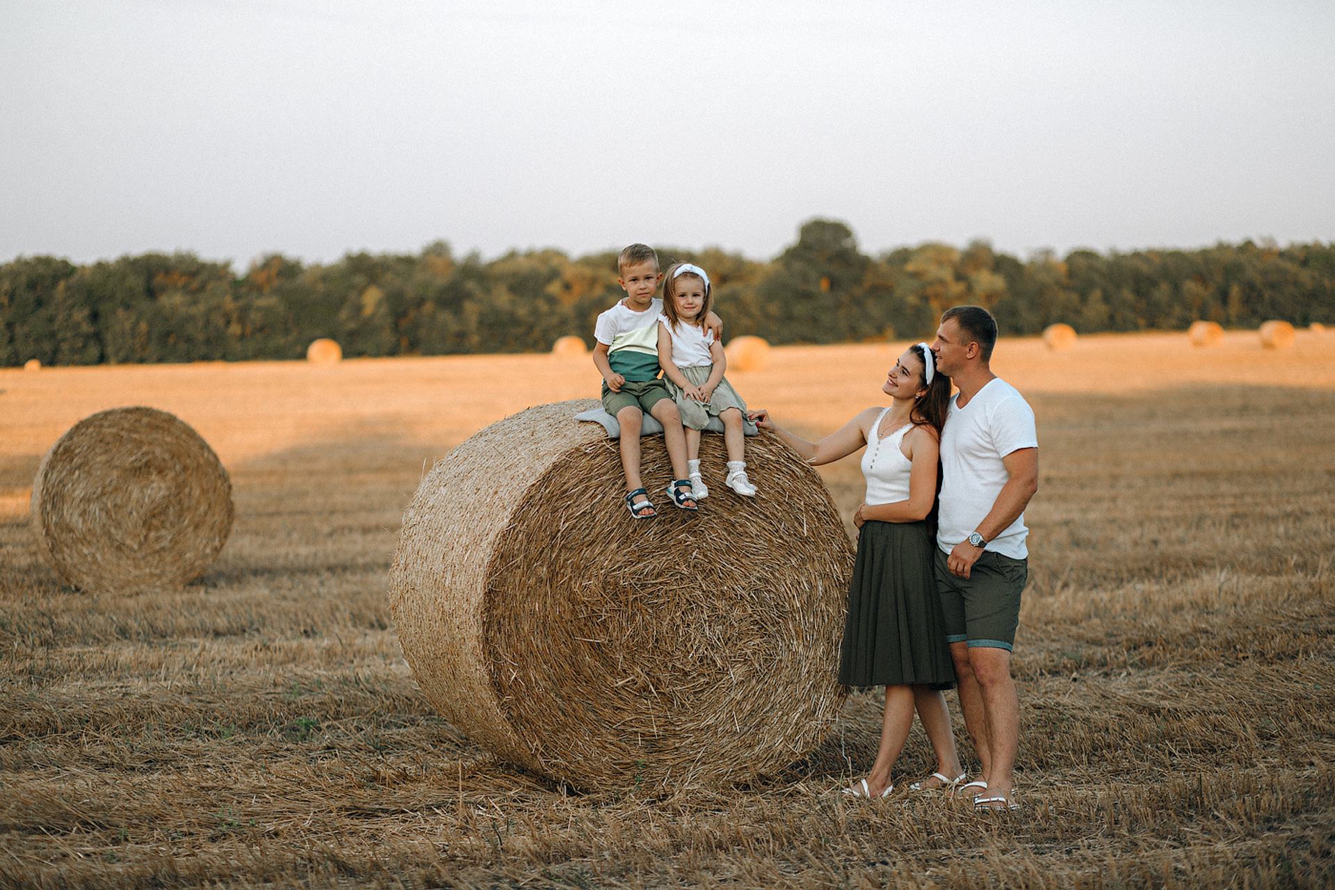 Летняя фотосессия в поле.