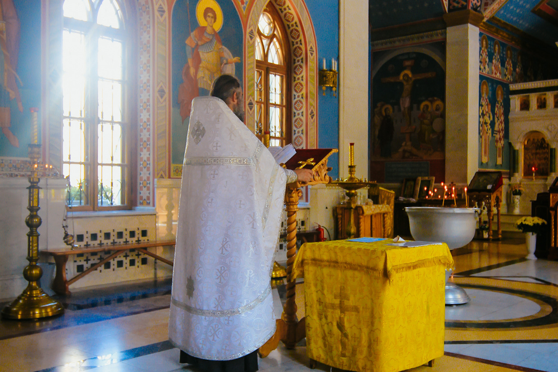 «Церковь всех Крымских святых и Федора Стратилата» Крещение Алушта. Фотограф в Крыму Григорий