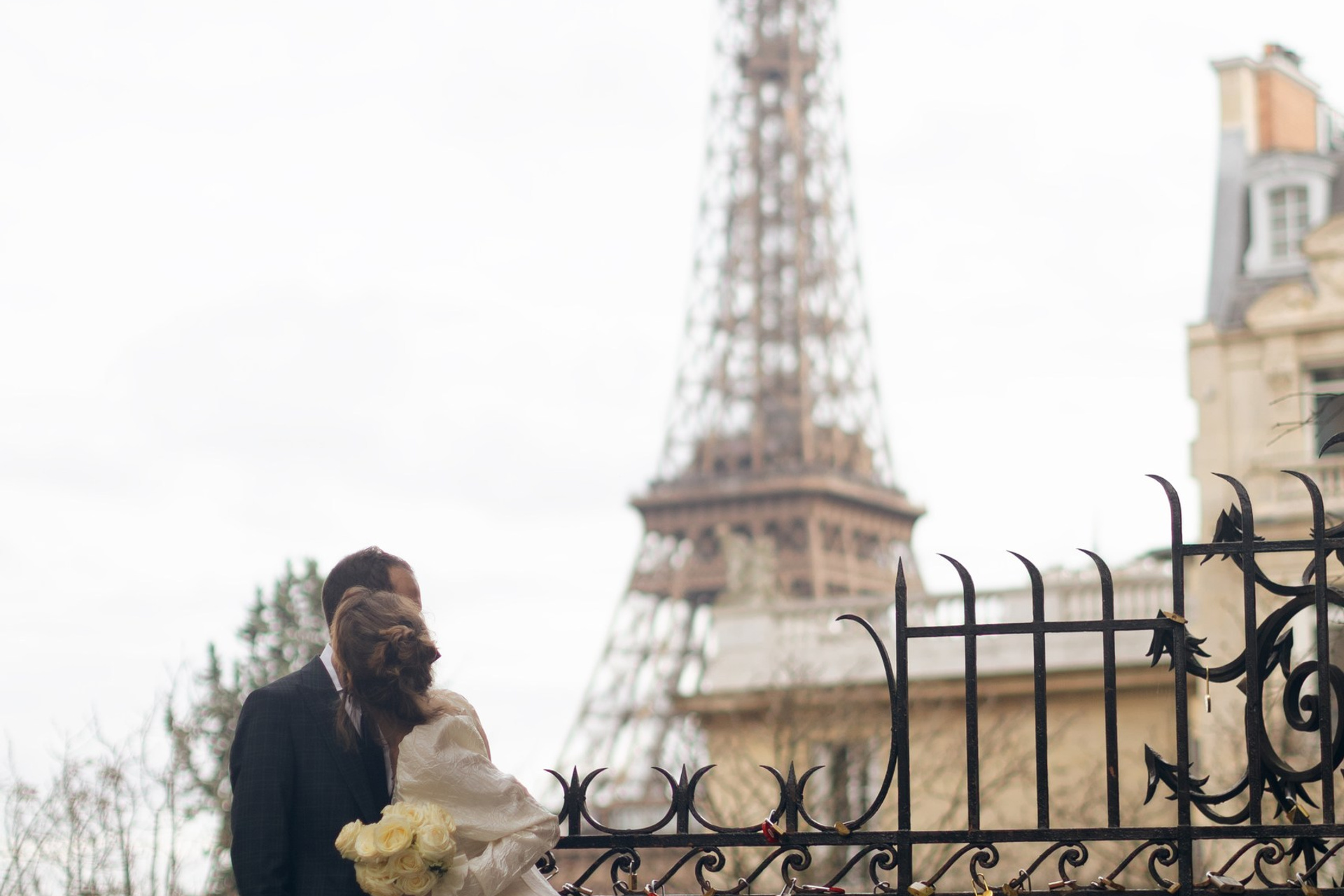 Филипп и&nbsp;Олеся: камерная свадьба в&nbsp;Париже