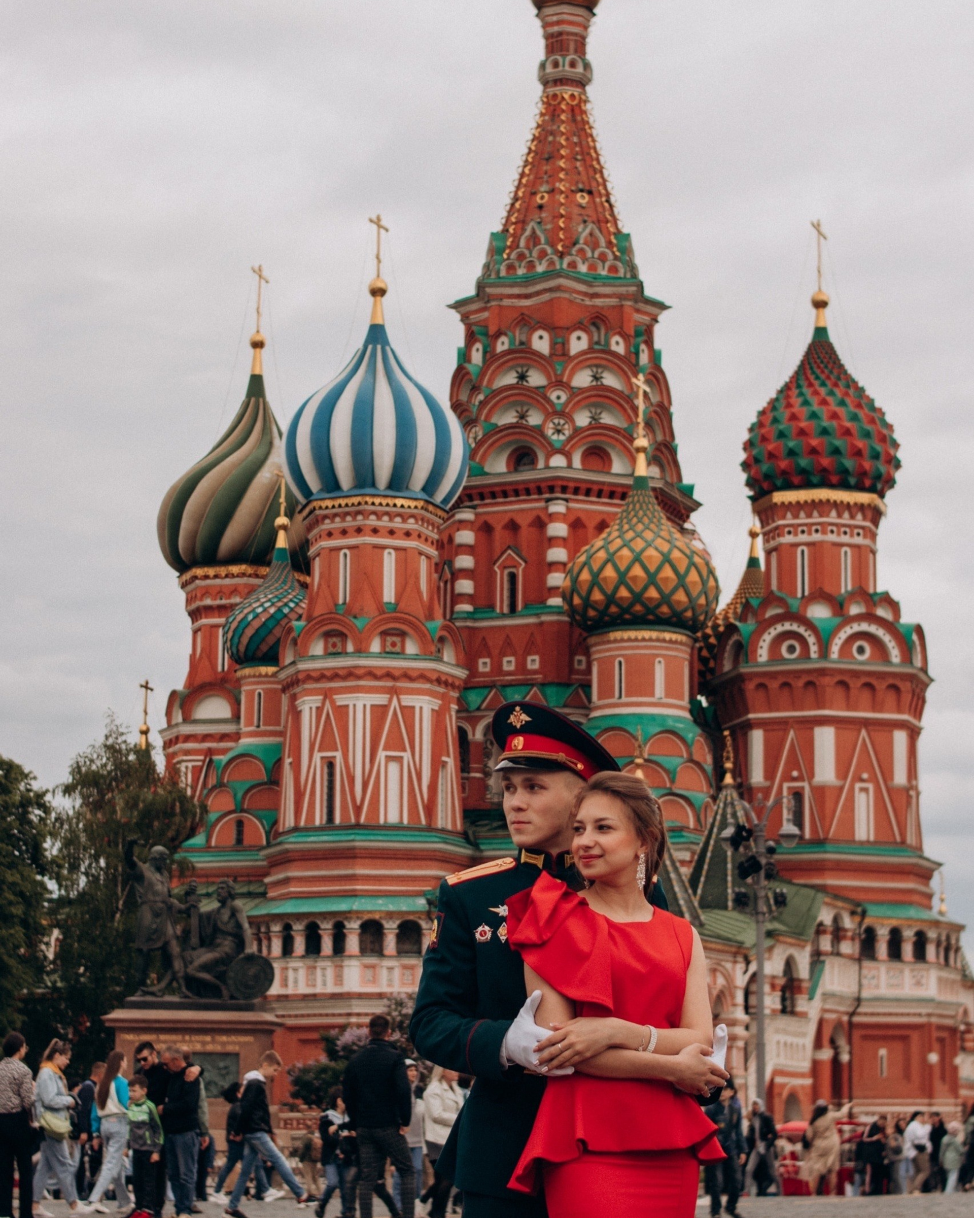 Фотосессия лавстори с военным на Красной площади