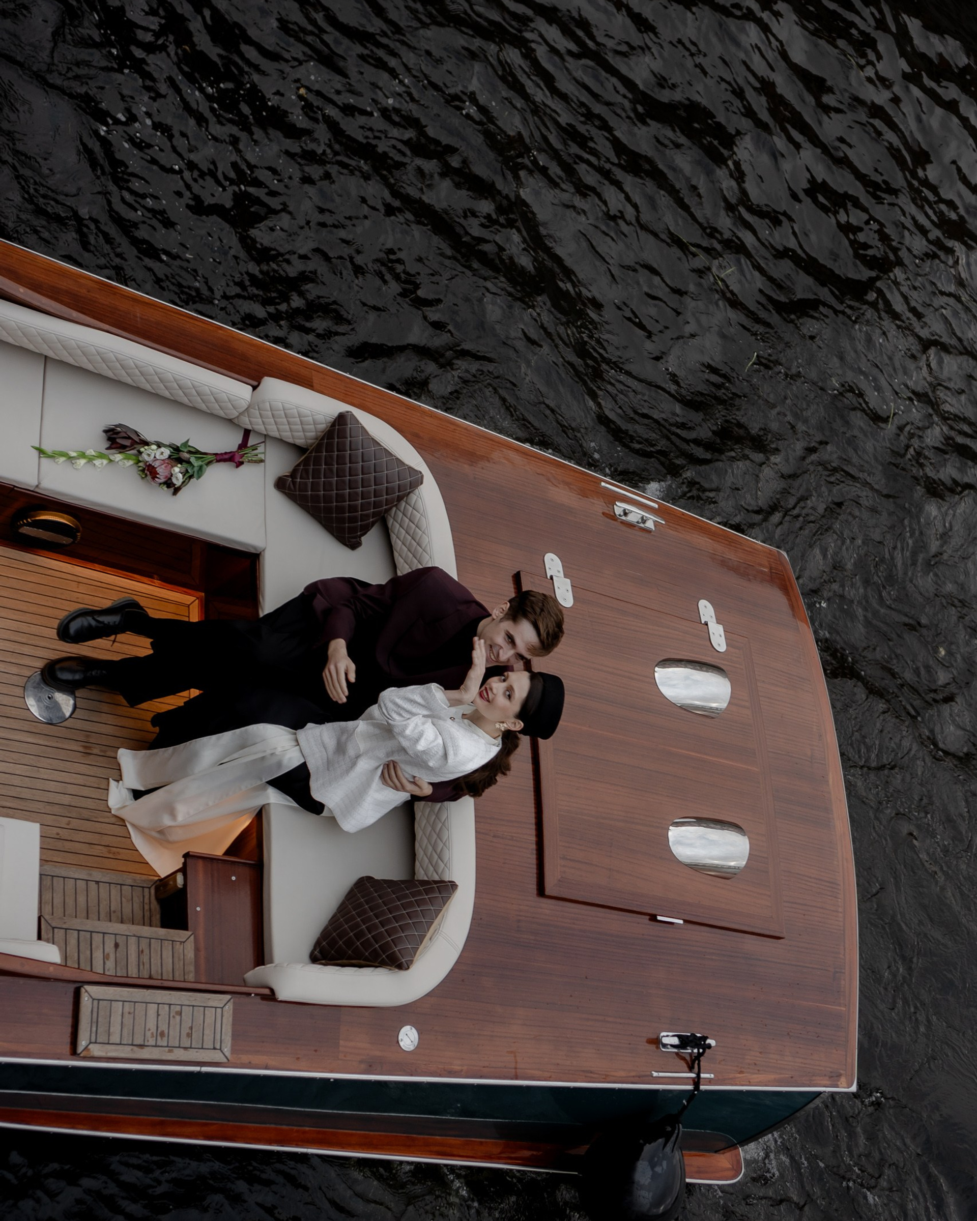 СВАДЕНБНАЯ СЬЕМКА НА&nbsp;КАТЕРЕ ПО&nbsp;КАНАЛАМ САНКТ-ПЕТЕРБУРГА И&nbsp;В&nbsp;АКВАТОРИИ НЕВЫ