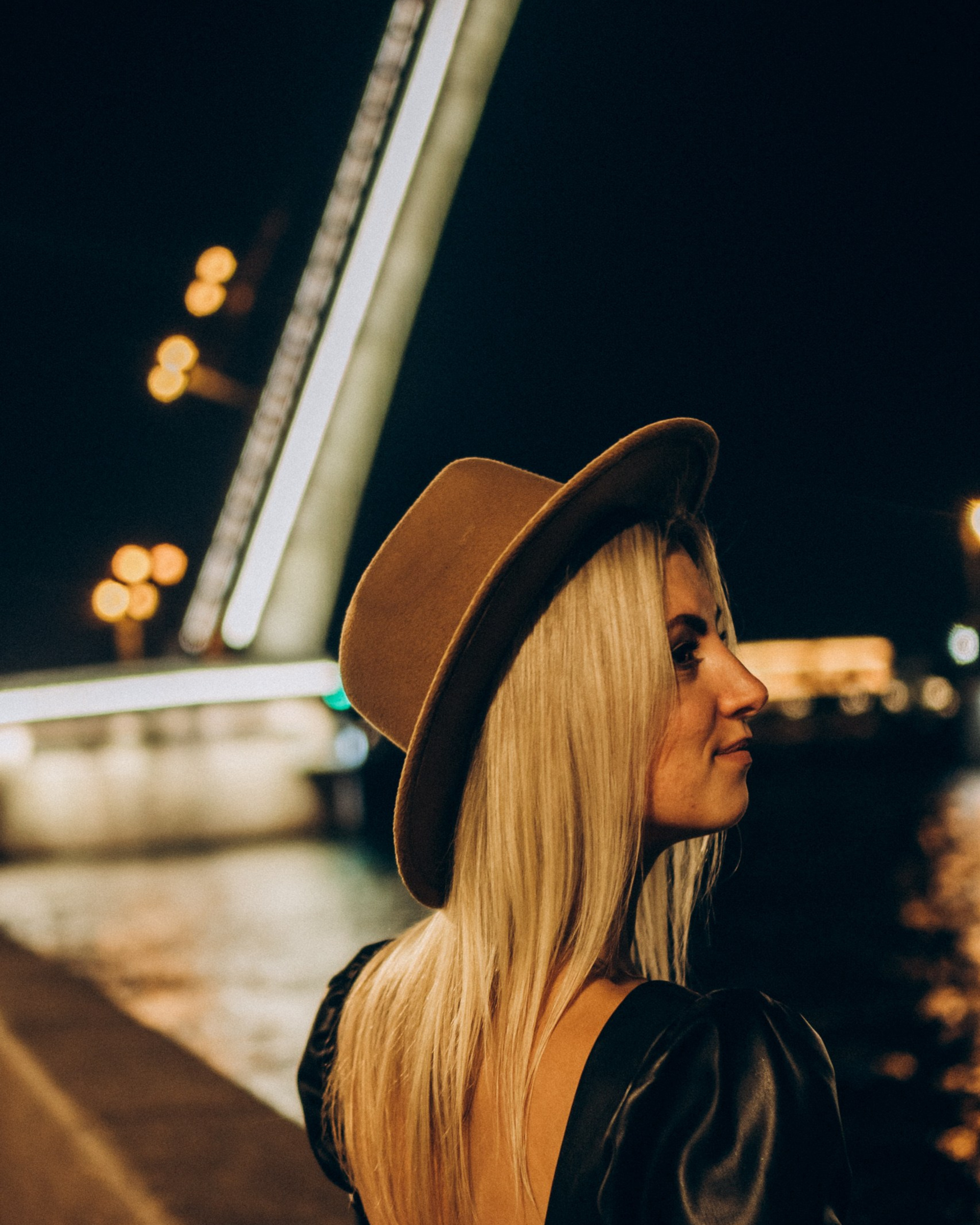 девушки с&nbsp;разводными мостами