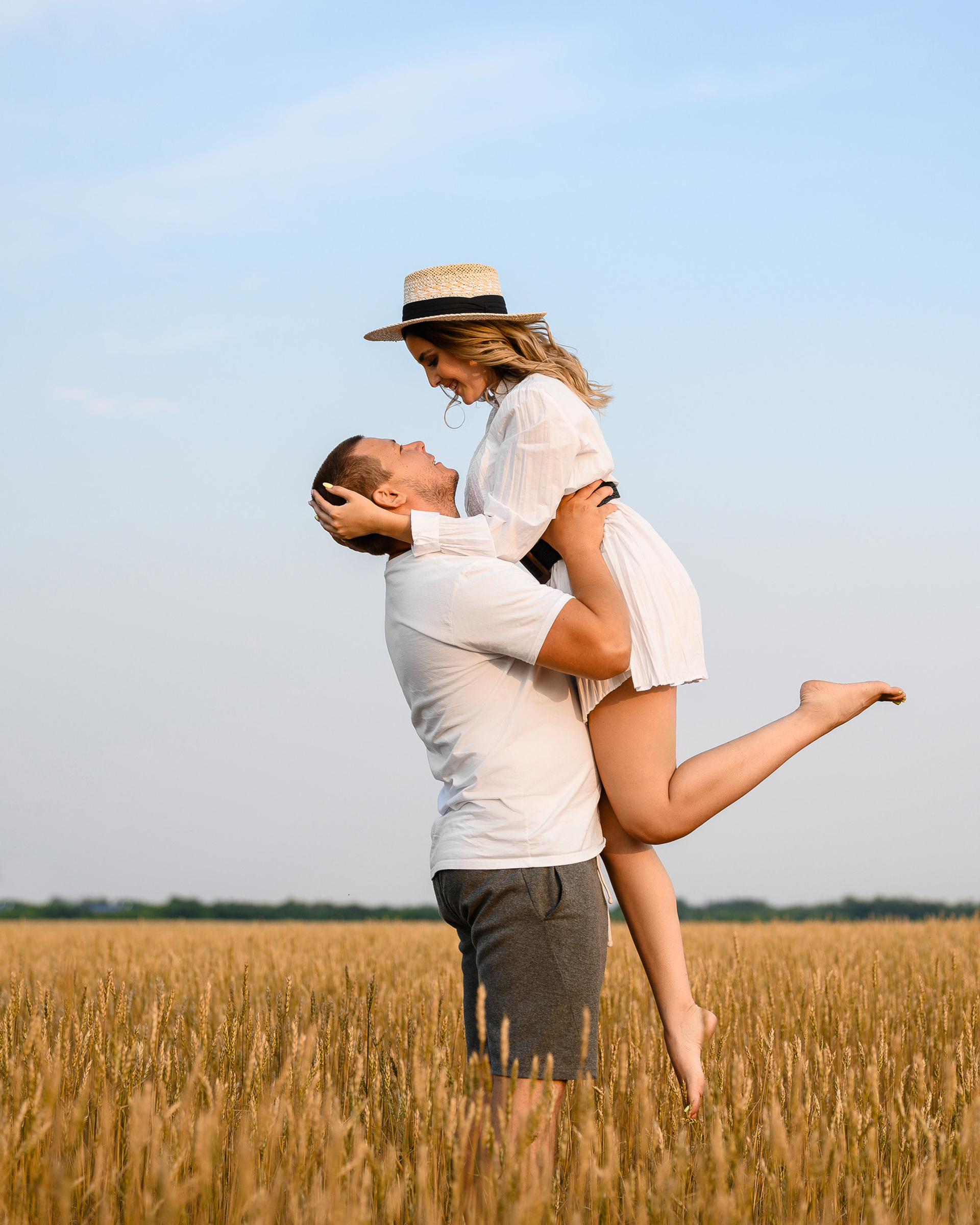 Яна и Кирилл в поле