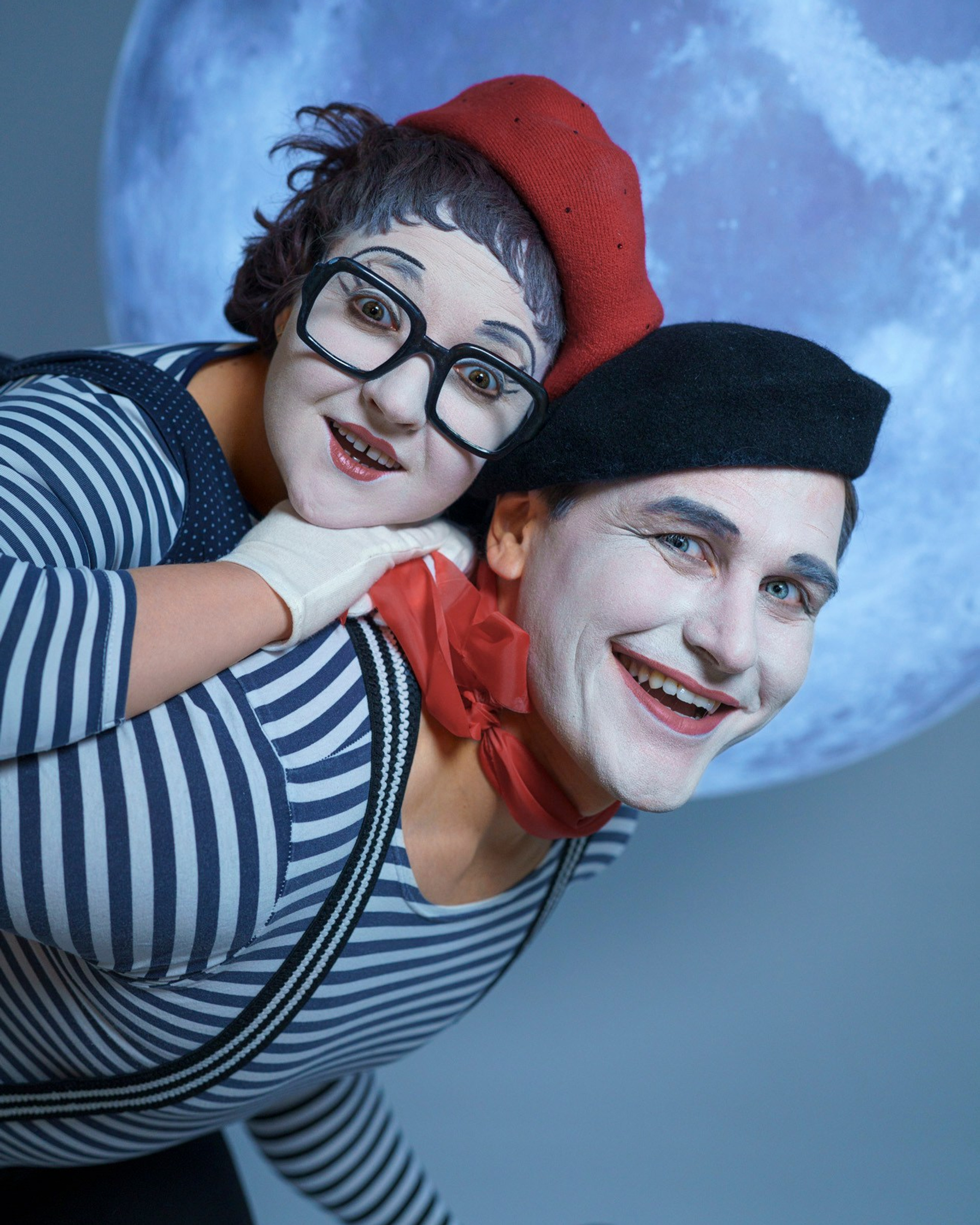 Мимы и Луна