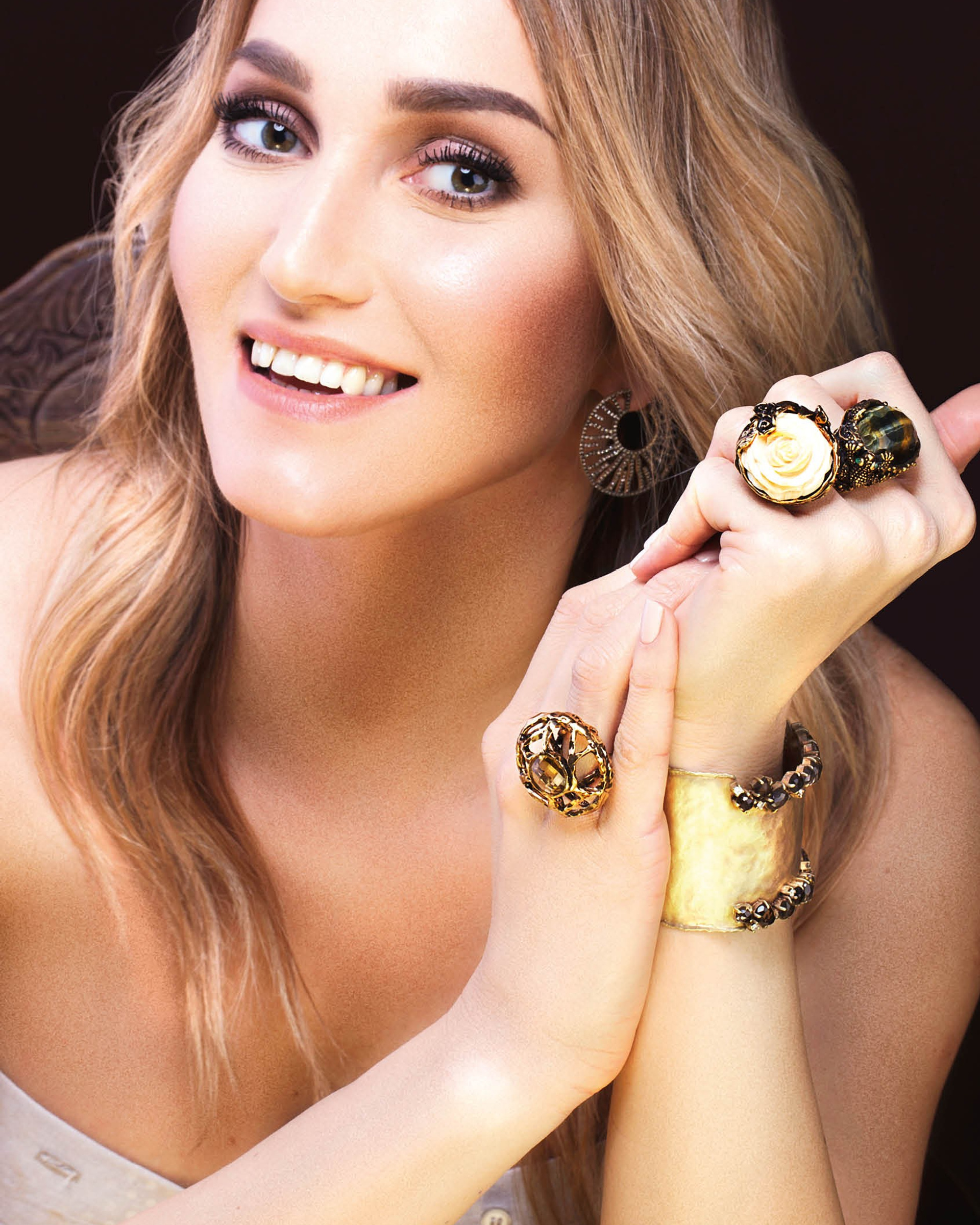 Алмазный Двор \ «Королевы бывшими не бываю»