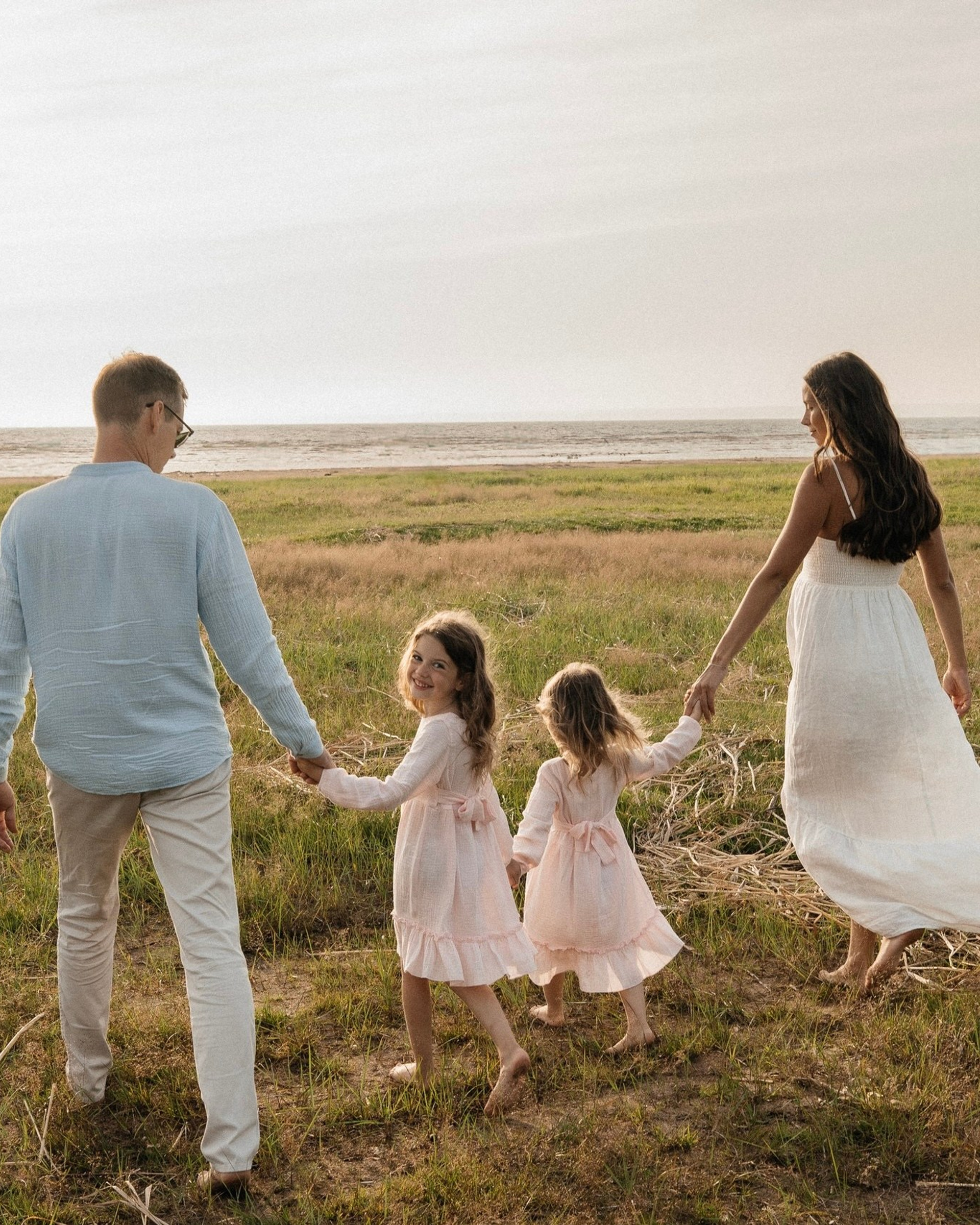 Папа, мама и три дочки