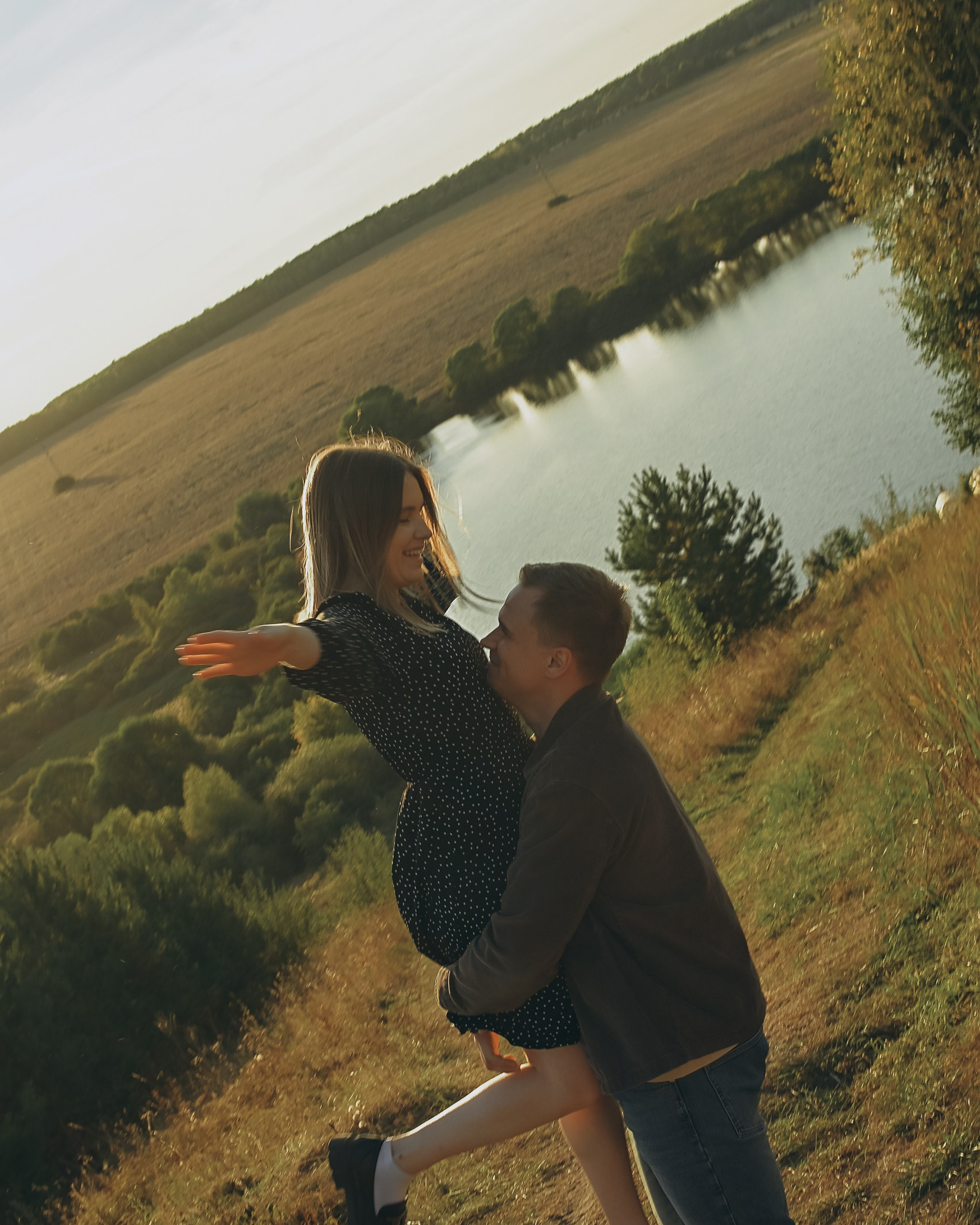 Ульяна и Артём. Фотосессия lovestory на природе