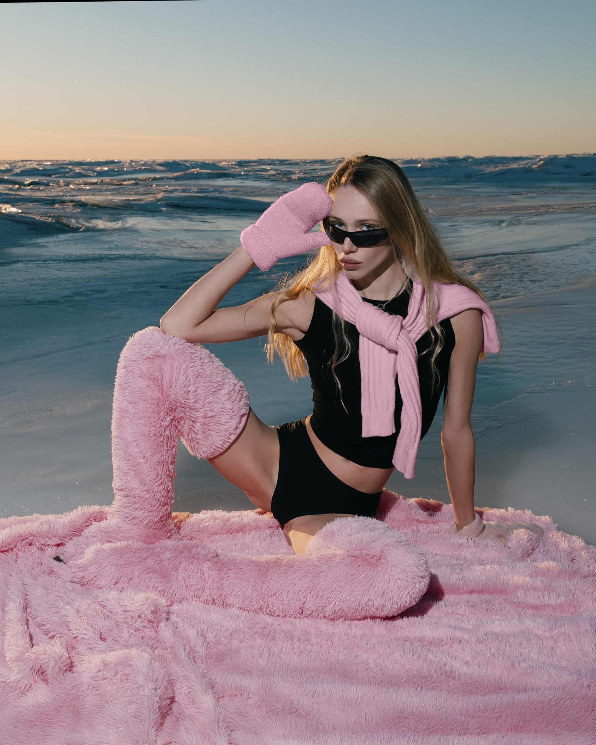 Розовый лед