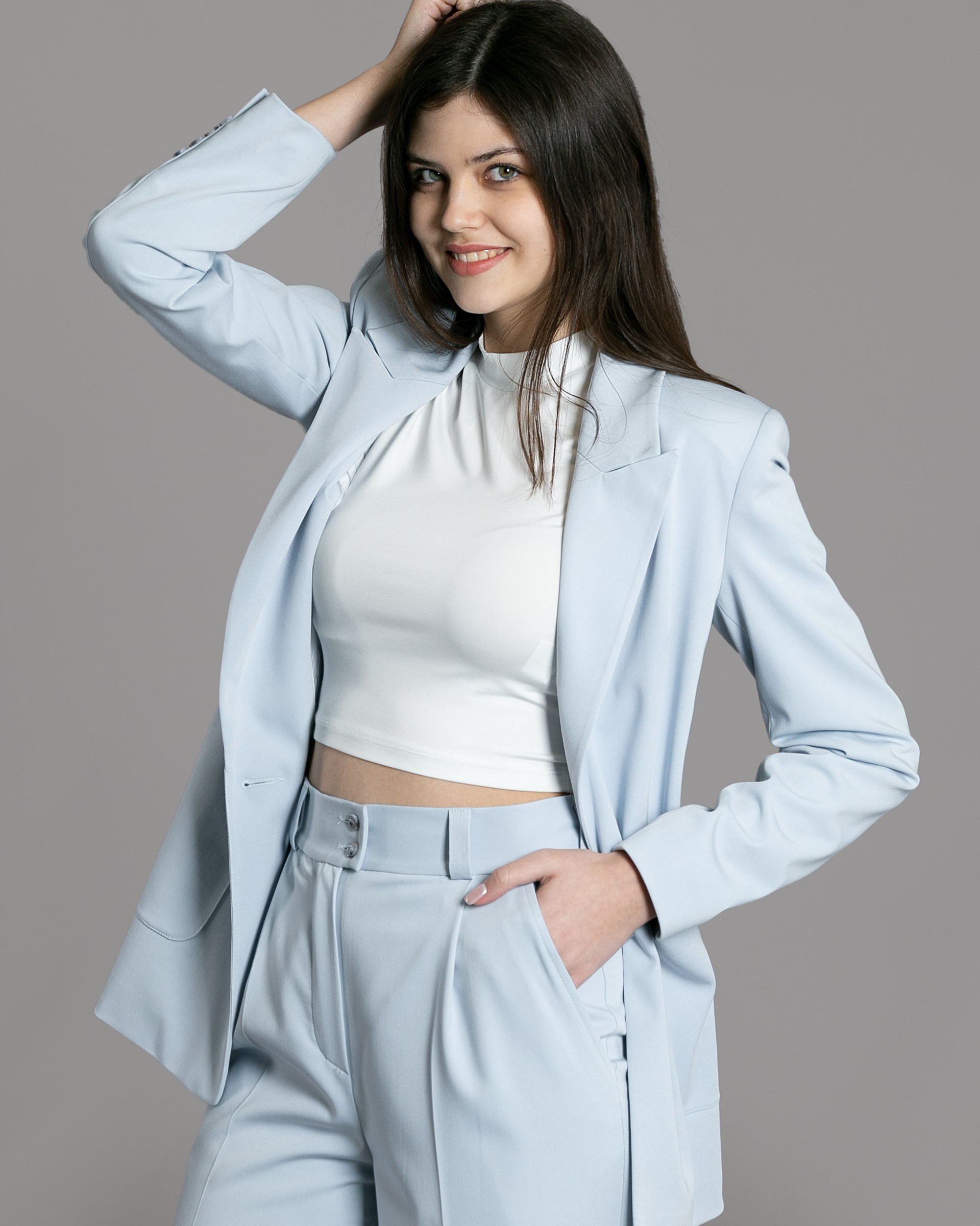 Женская одежда на сером фоне. Каталог. Модель из нашей базы.