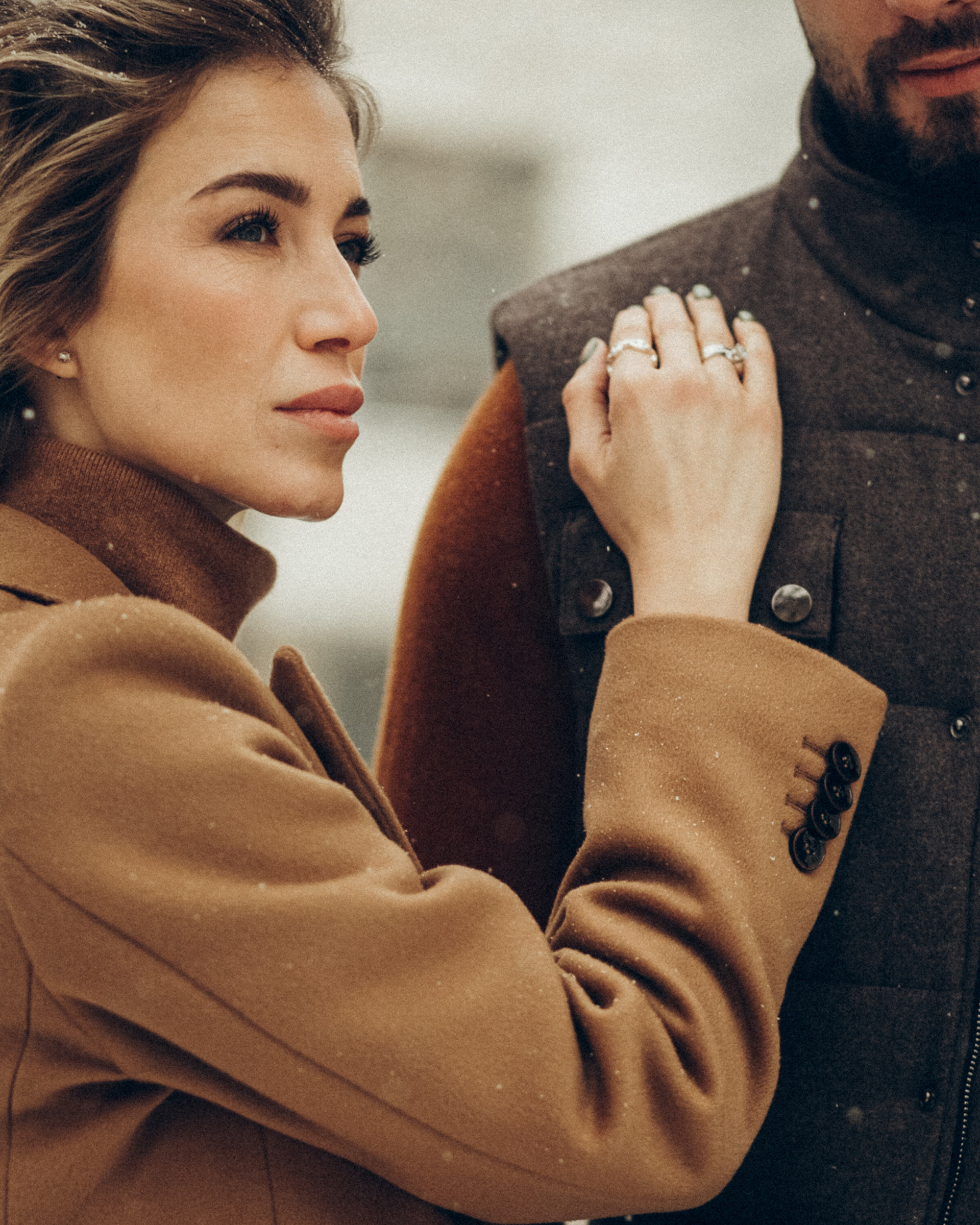 Под хлопьями снега