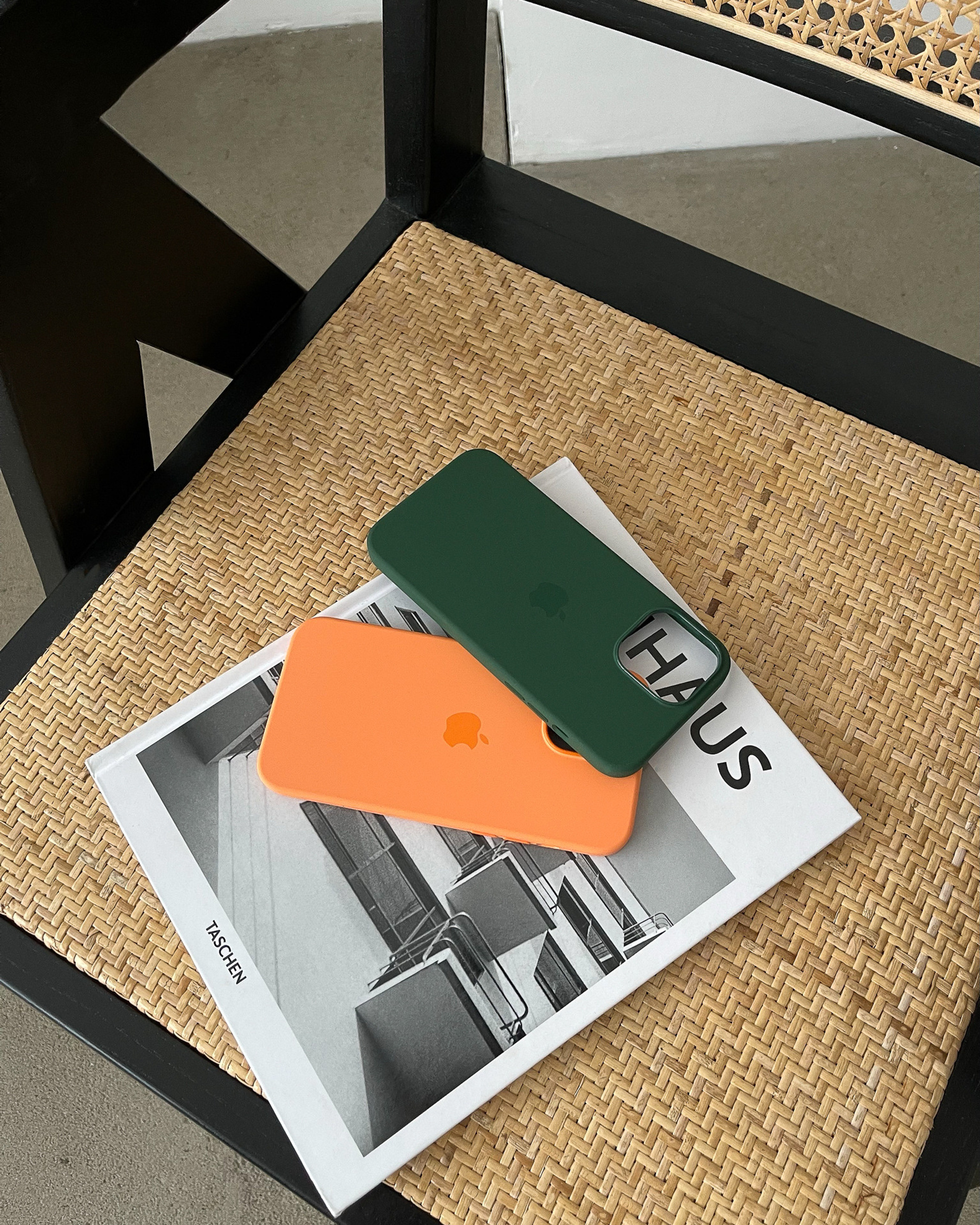 iPhone cases (@y_barygi)