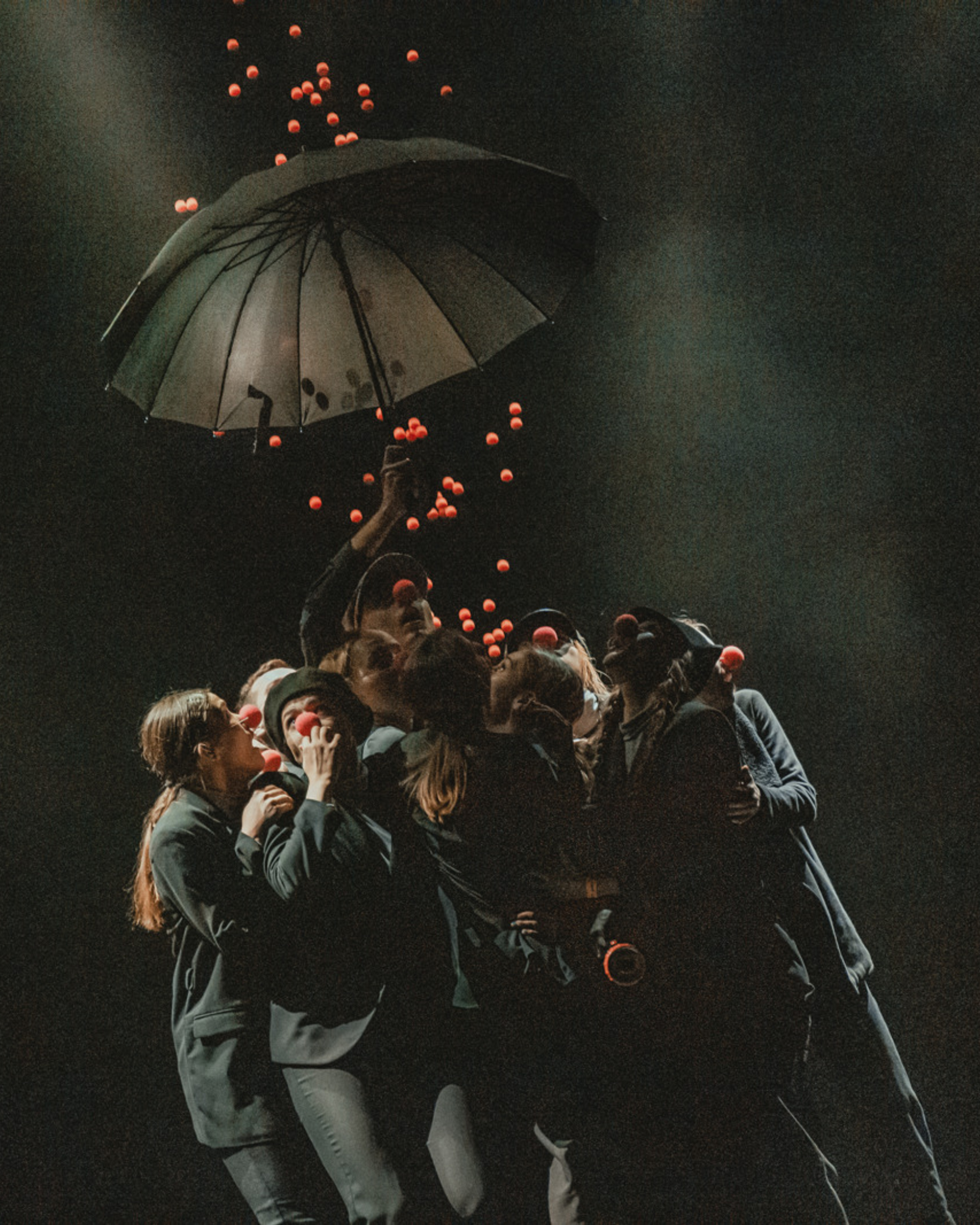 танец // сцена