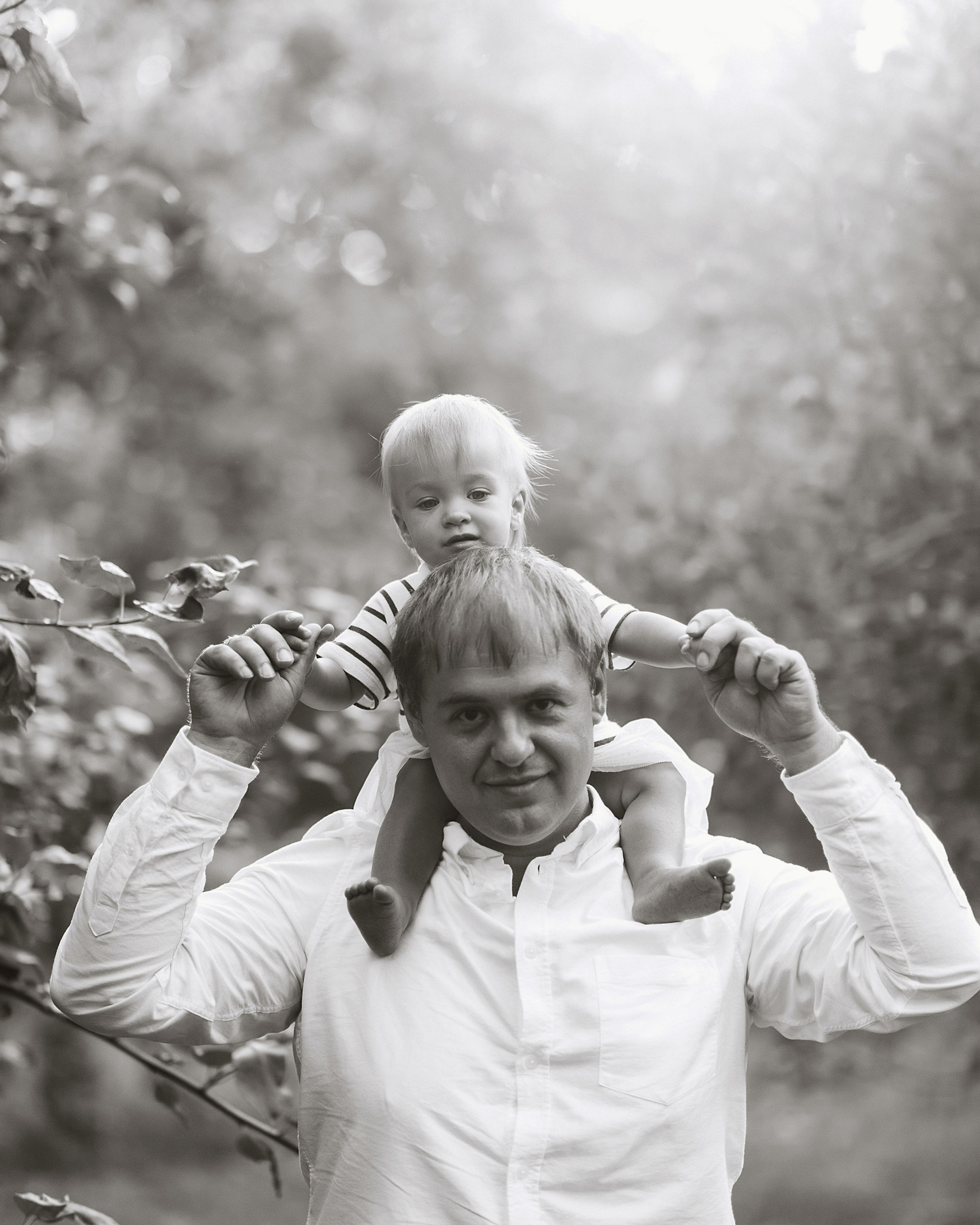 Прогулка в яблоневом саду