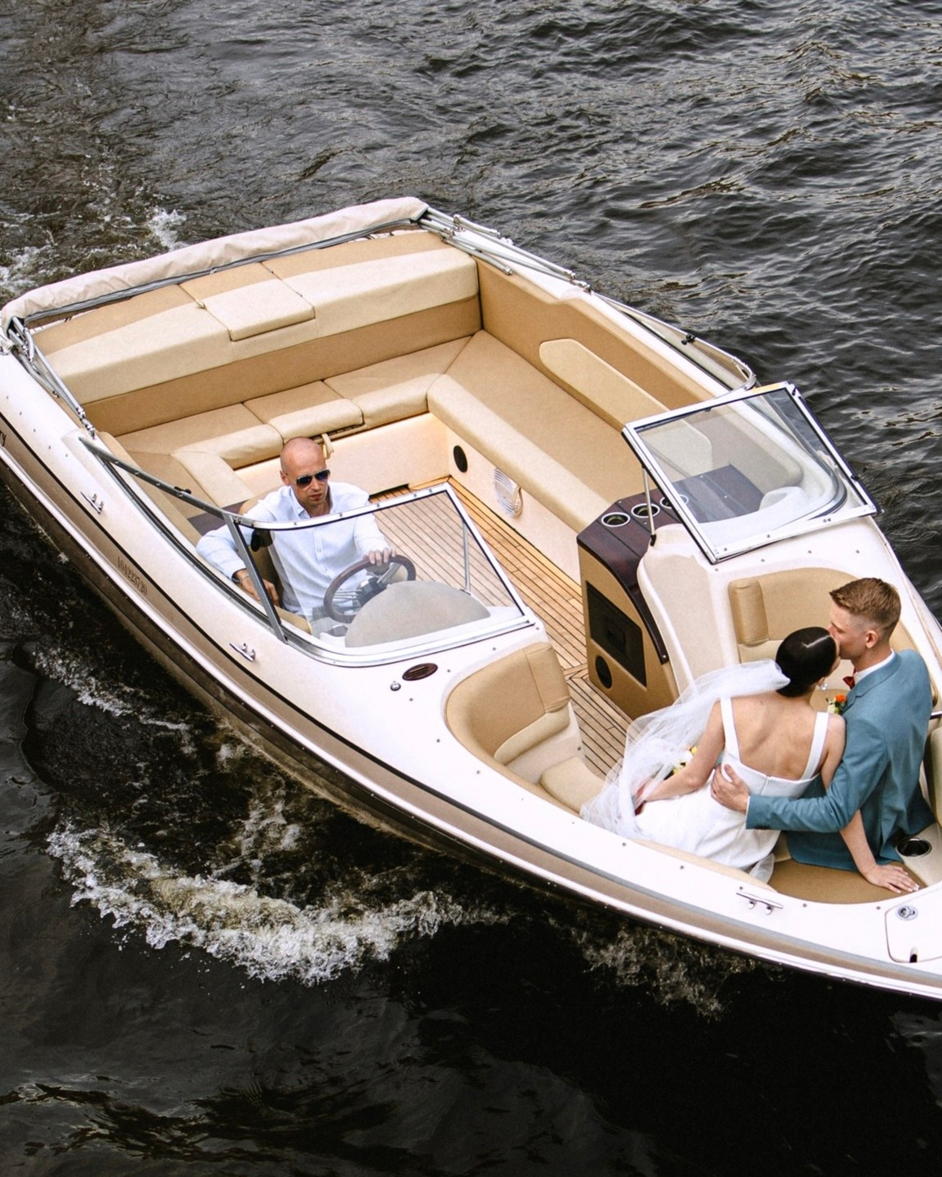 свадебная прогулка на катере