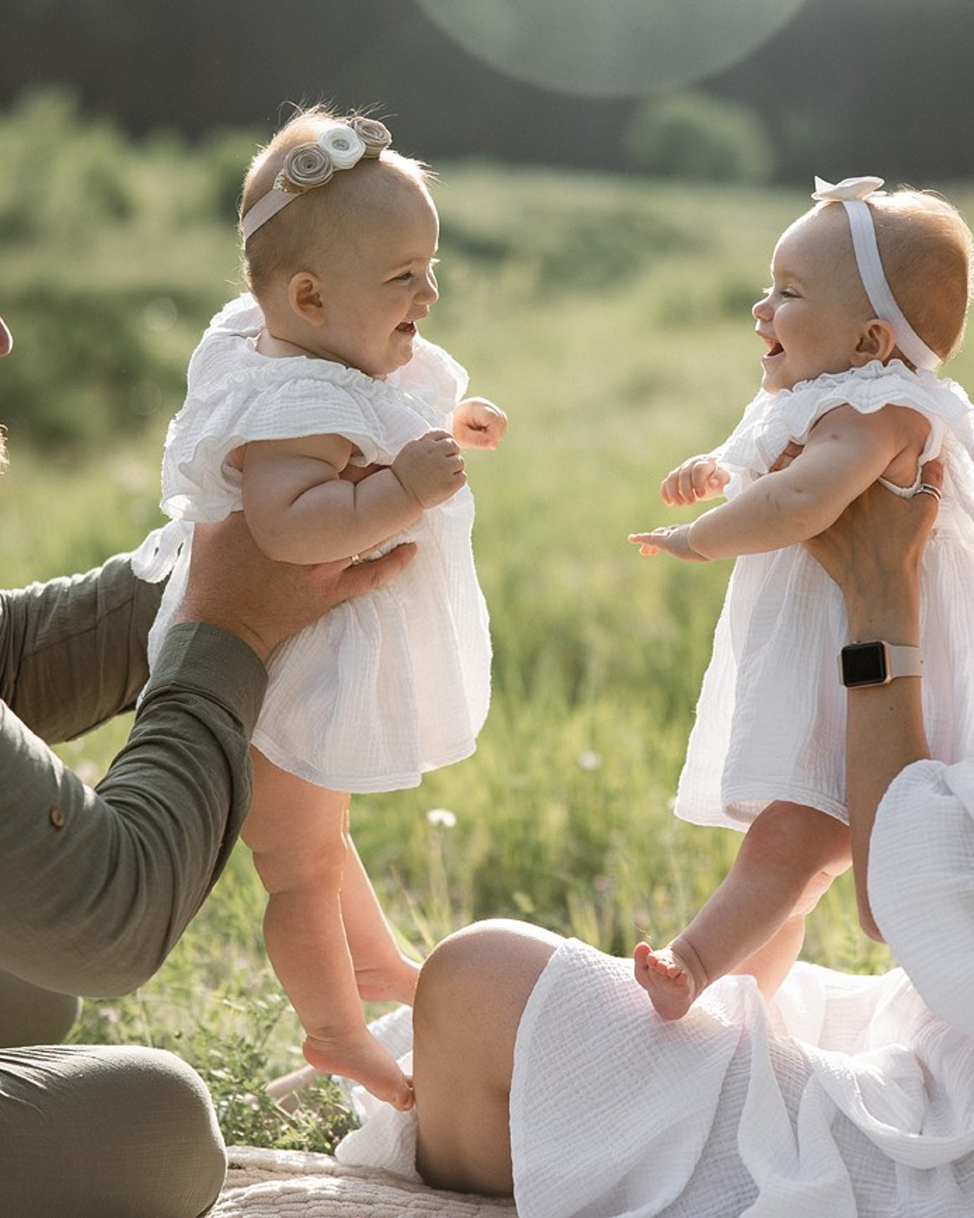 Годик Агата и София