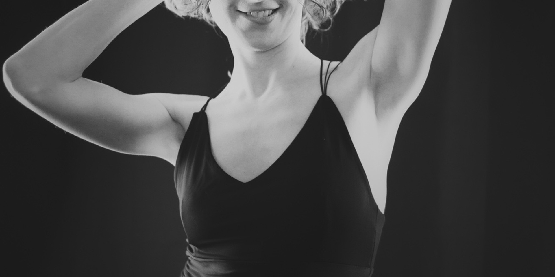 В черном платье