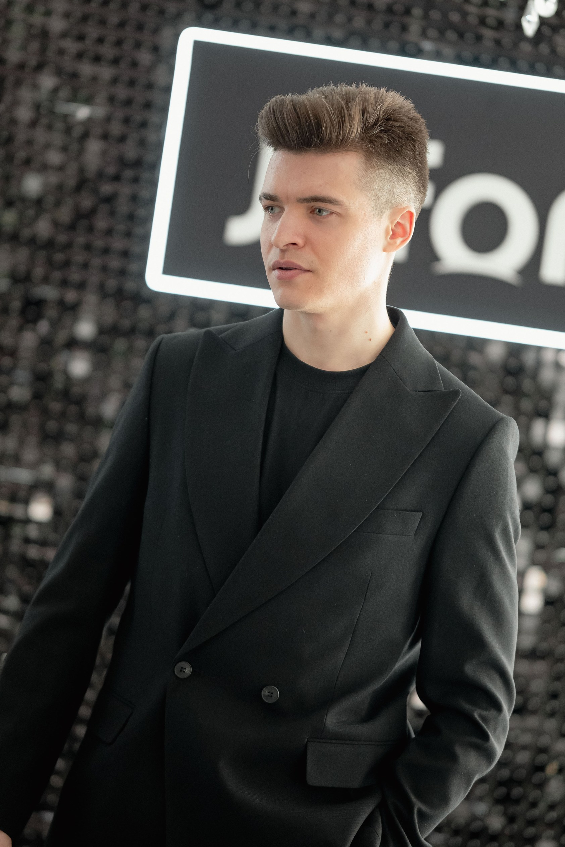 Фотосессия в тёмной студии