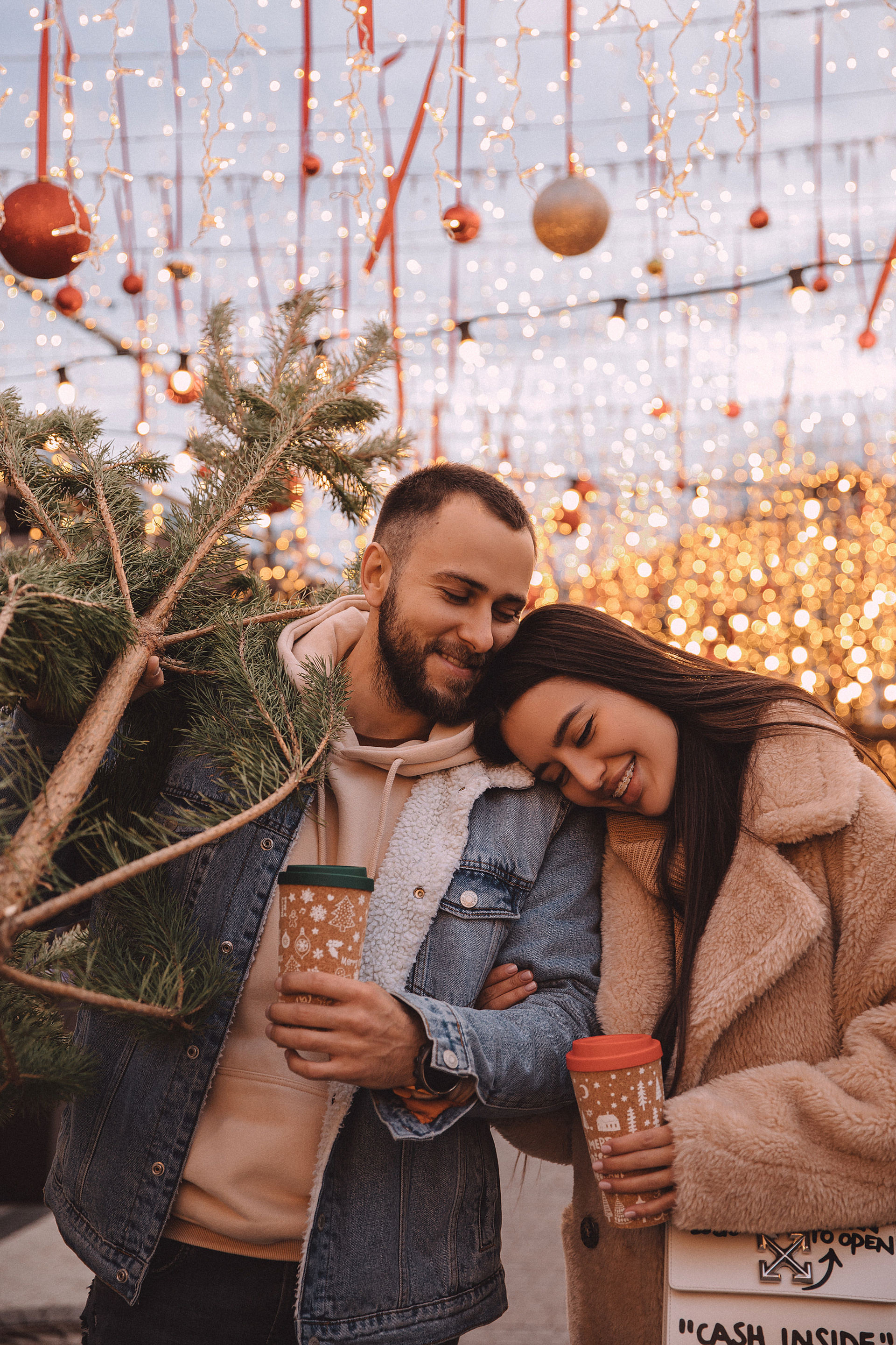 Предновогодняя серия Саши и Антона