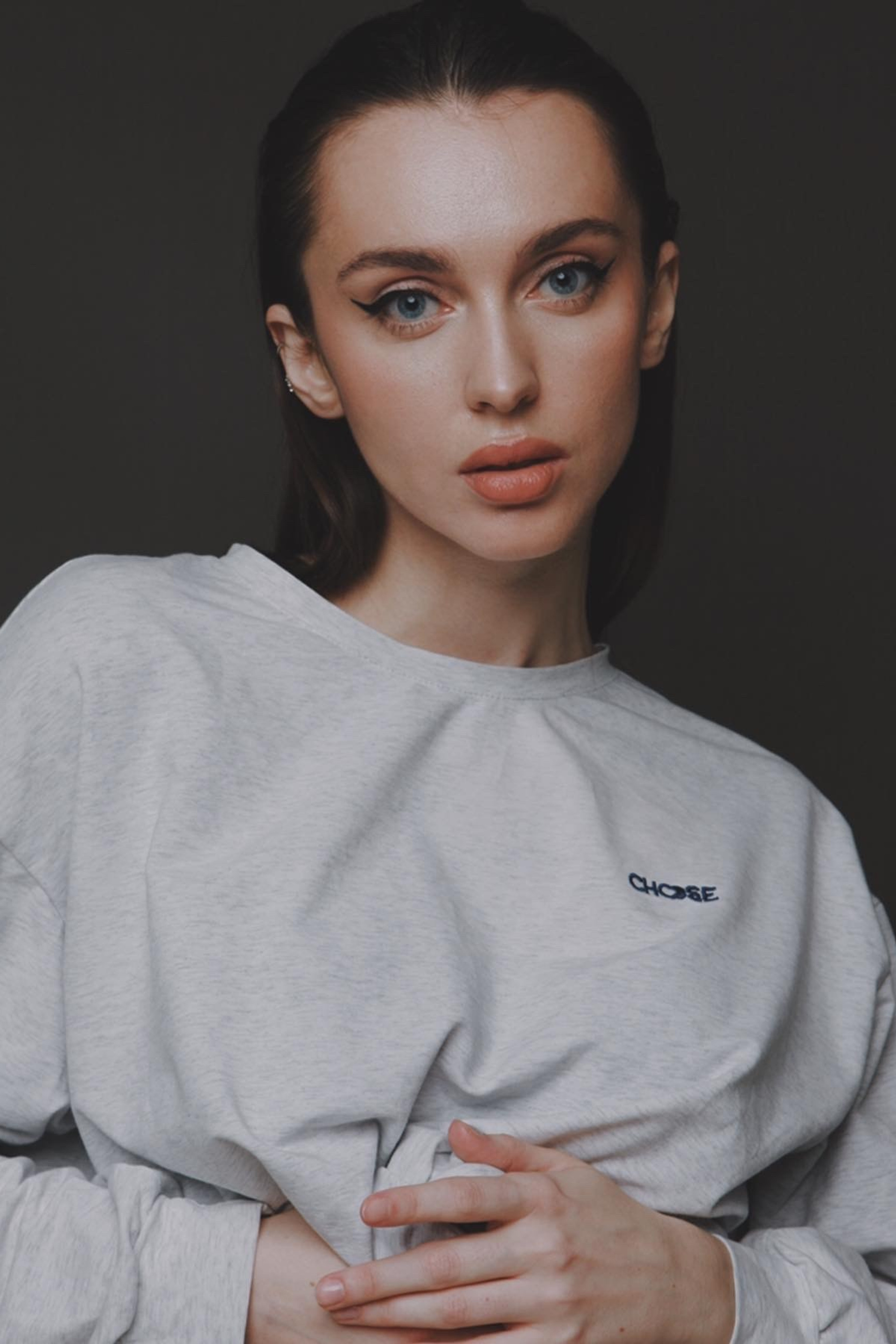 Каталог моделей девушек, женщин. Предметная фотостудия AURA