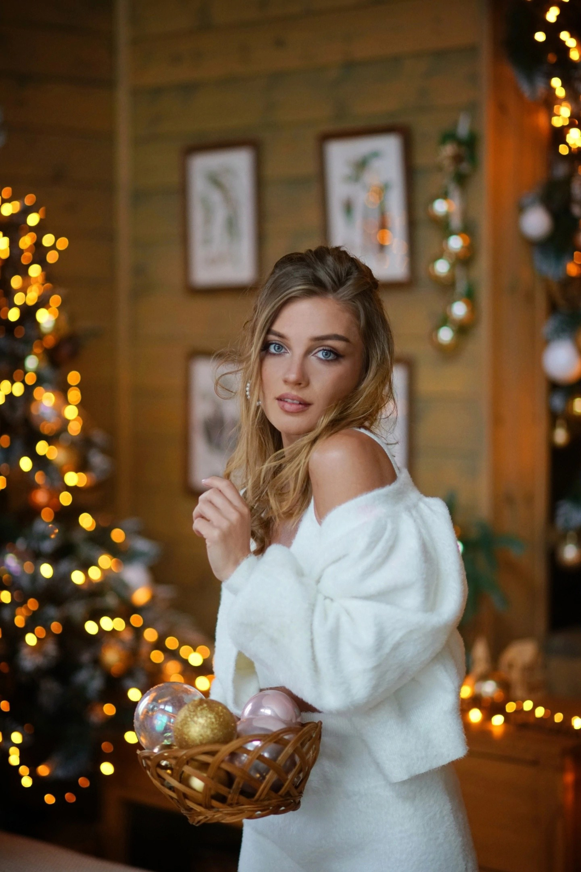 Каталог моделей девушек, женщин для маркетплейсов. Предметная фотостудия AURA