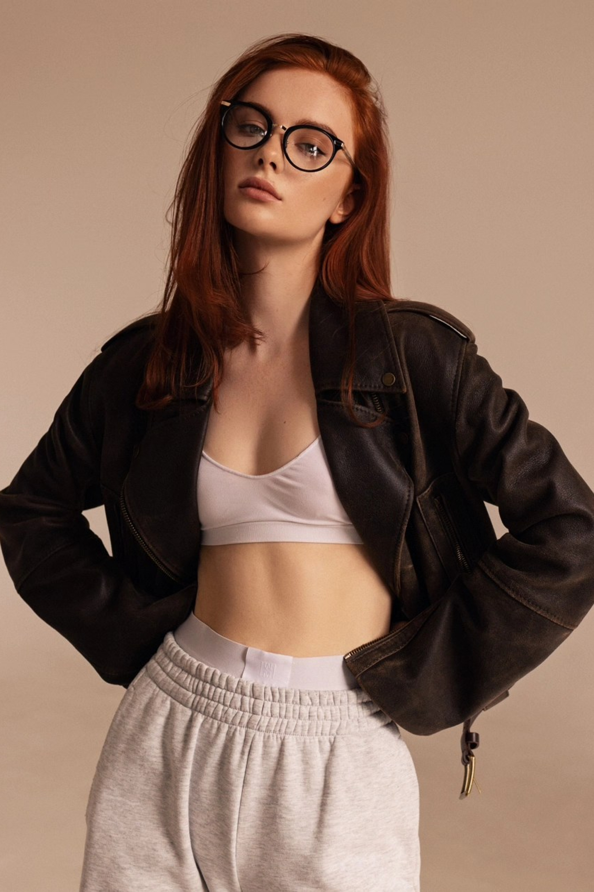 Каталог моделей девушек, женщин для маркетплейсов. Предметная фотостудия AURA