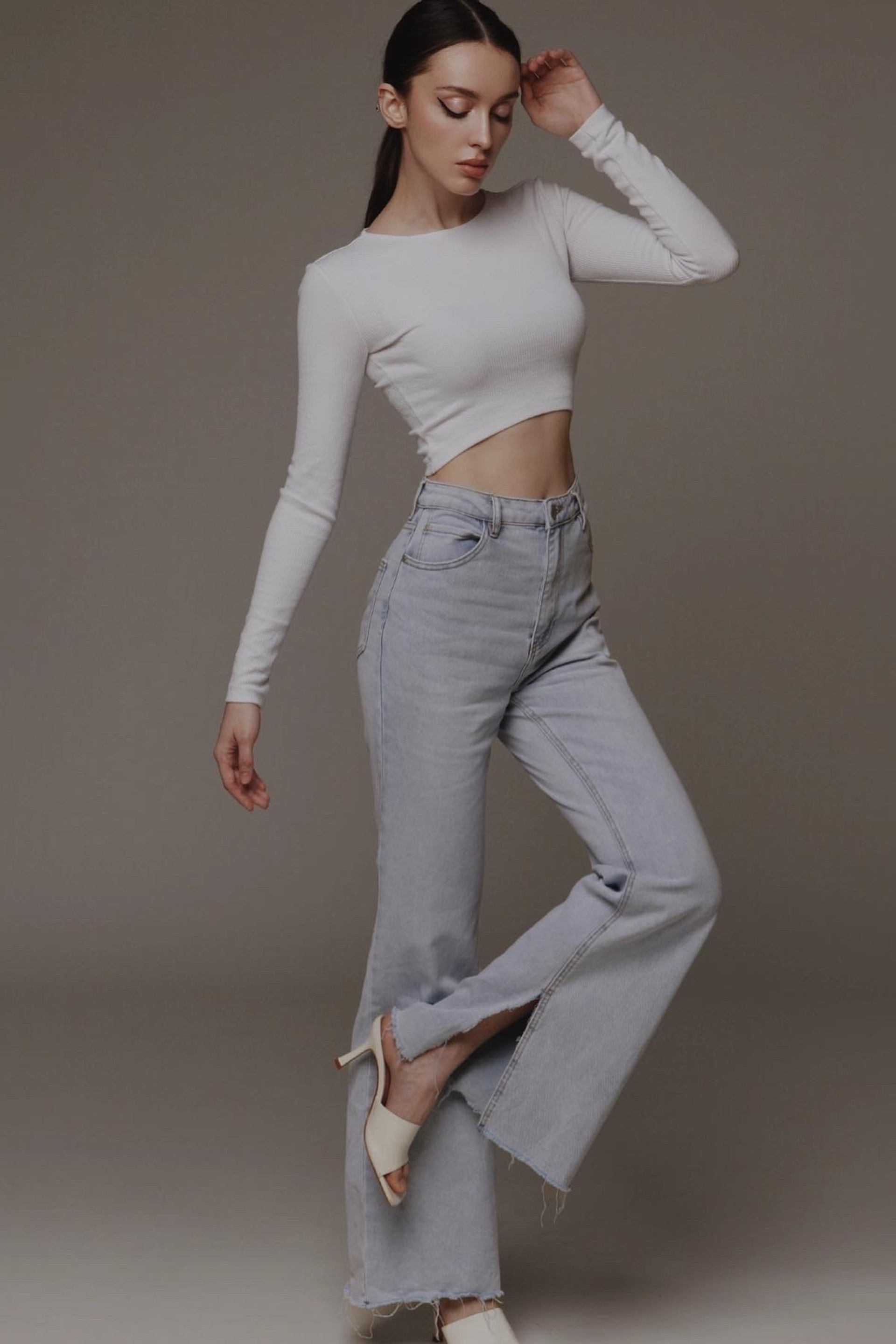 Каталог моделей девушек, женщин. Предметная фотостудия AURA