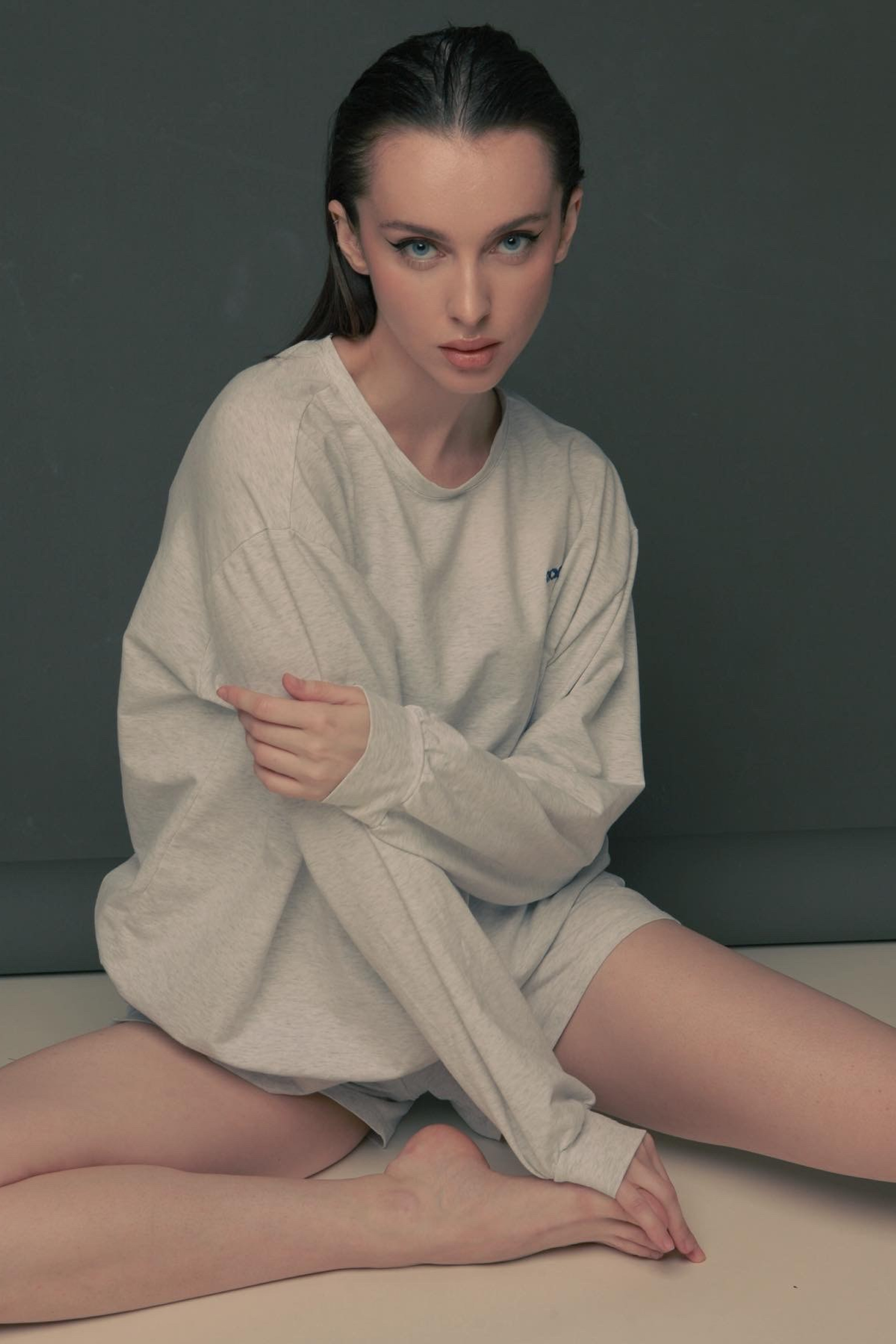 Каталог моделей девушек, женщин. Предметная фотостудия AURA