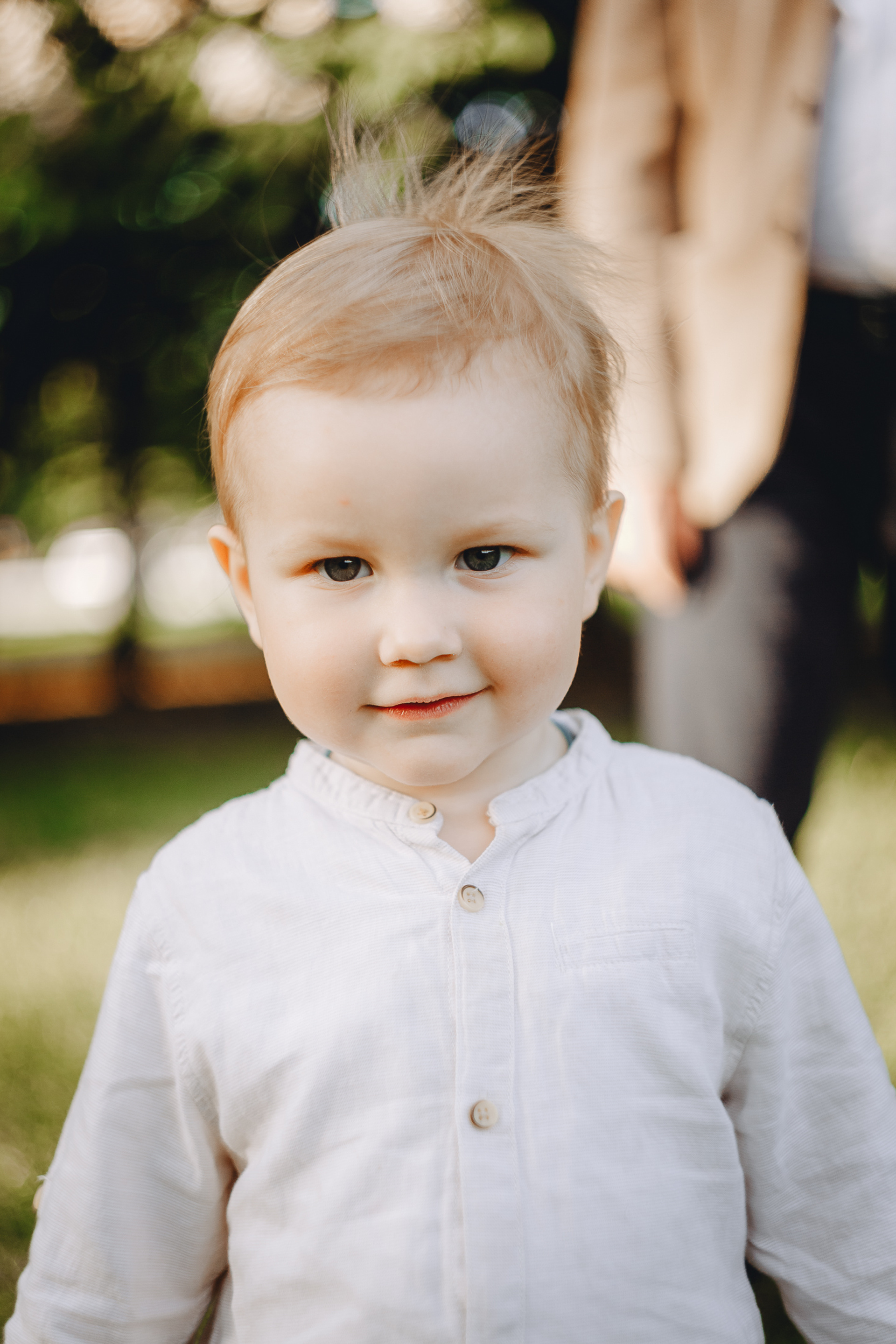 Прекрасная фотосессия в цветущем саду