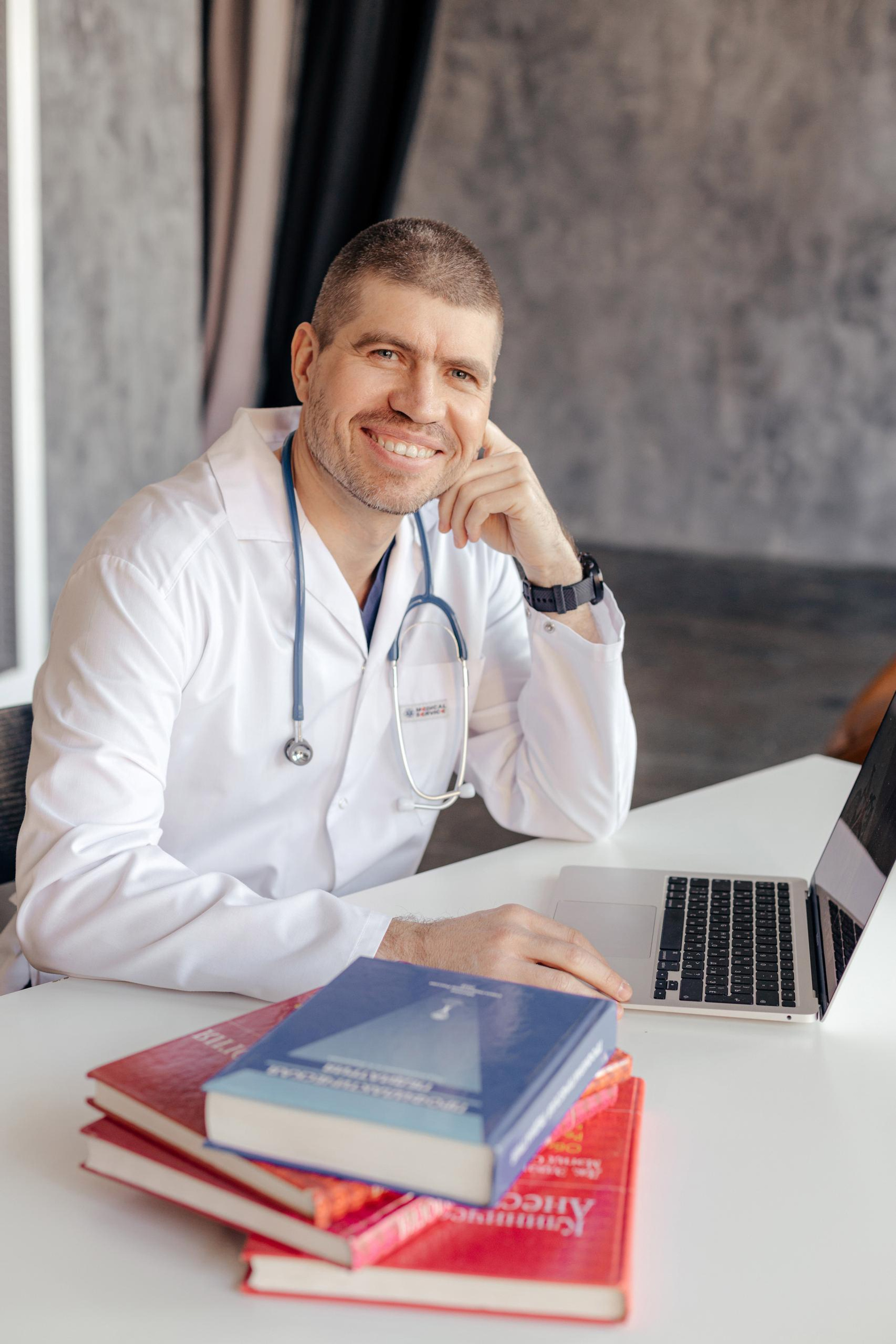 Анестезиолог-реаниматолог Евгений Шестак