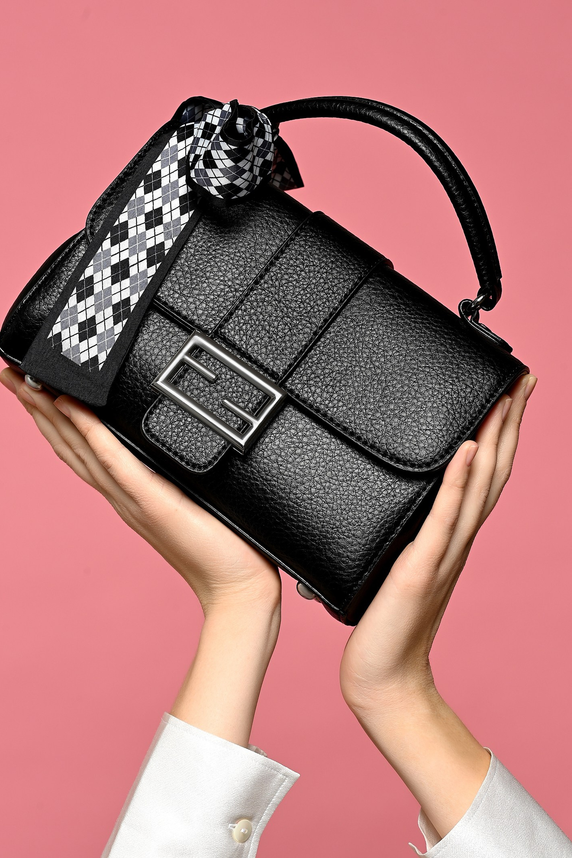 Съемка сумок, кошельков, рюкзаков и других аксессуаров. Предметный контент — фотограф в Саратове Юлия