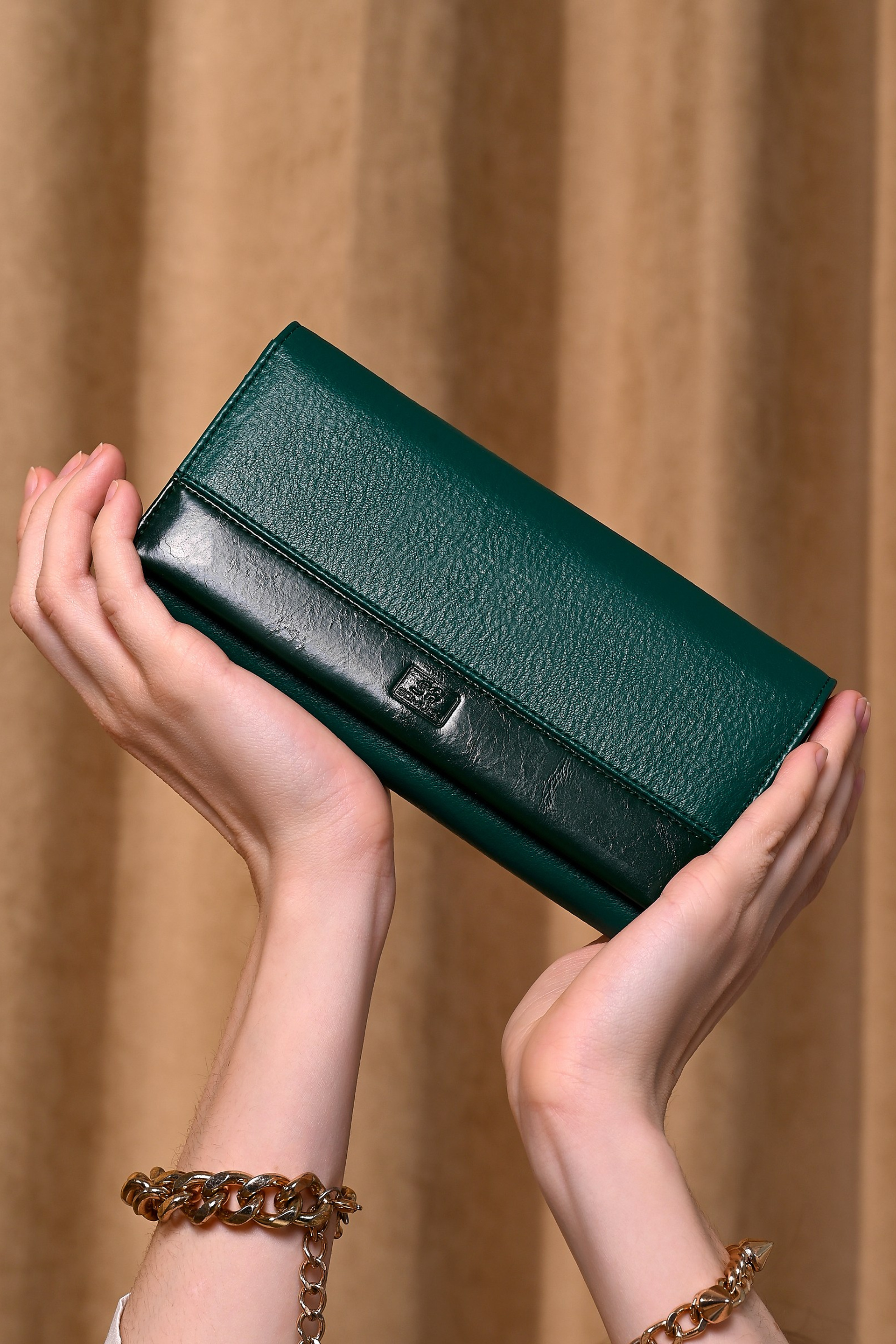 Съемка сумок, кошельков, рюкзаков и других аксессуаров. Предметный контент — фотограф в Саратове Юлия