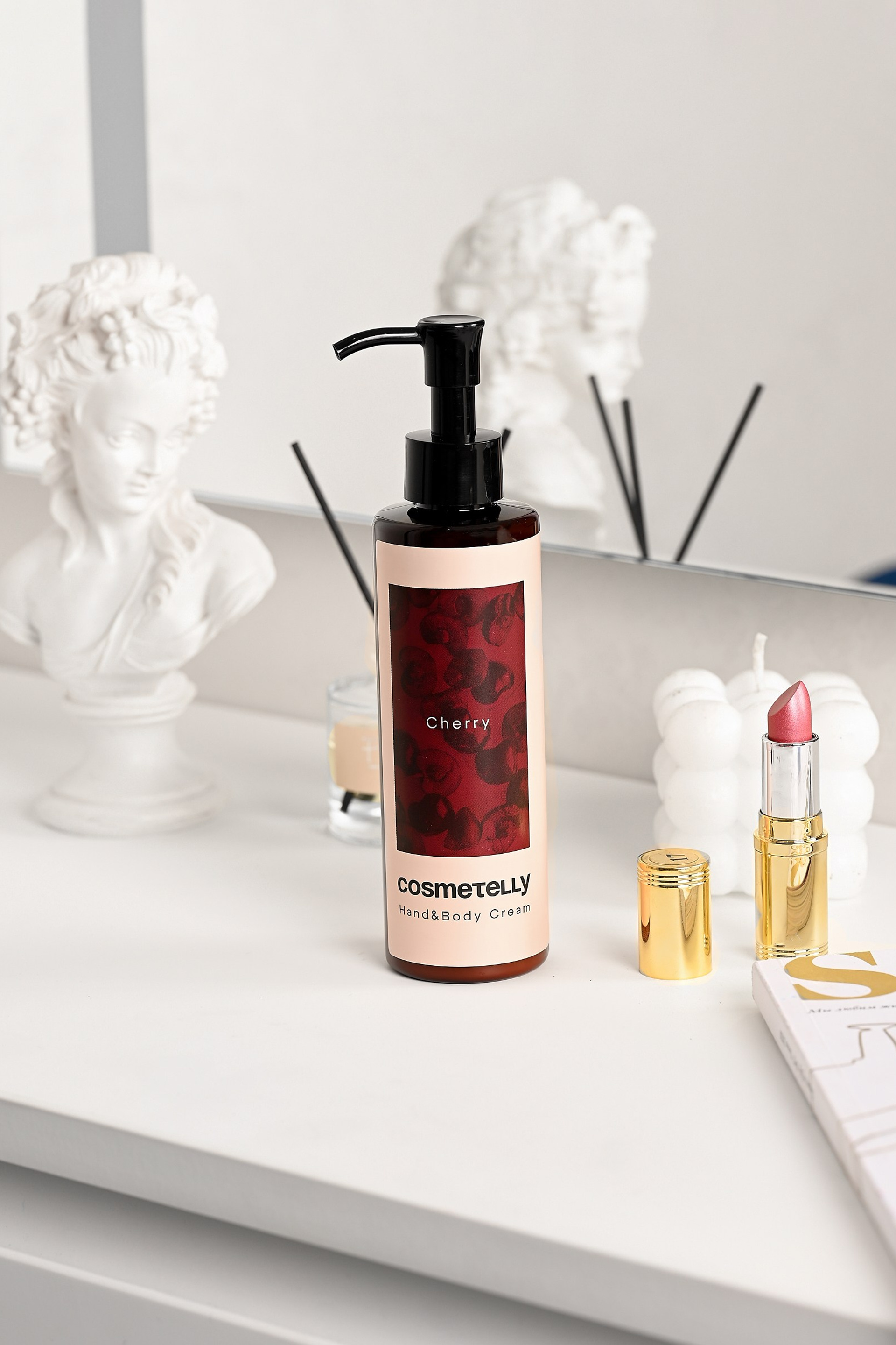 Уходовая и декоративная косметика. Предметный контент — фотограф в Саратове Юлия